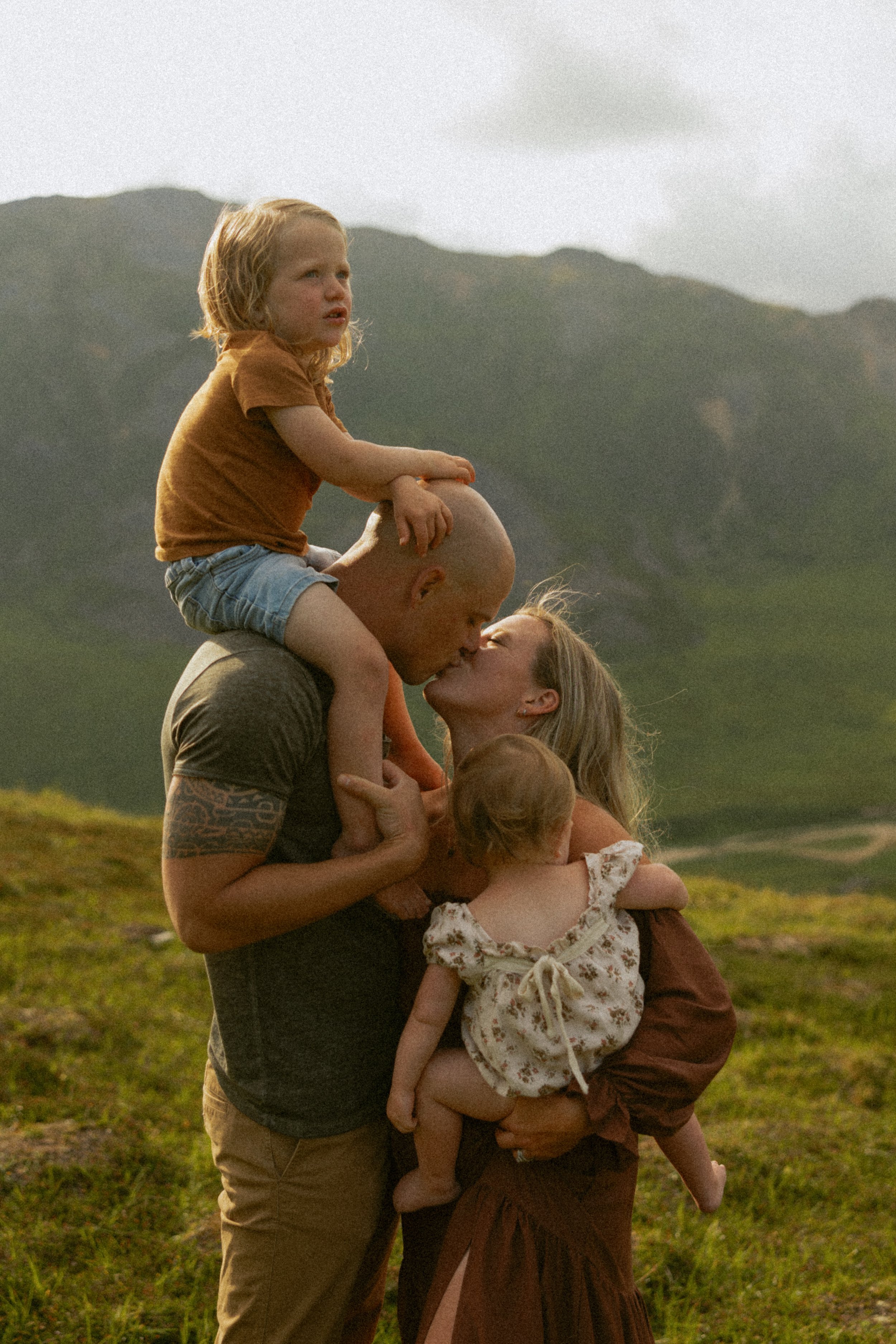 Adventurous Family Session at Hatcher Pass, Alaska — Claudia Menchaca ...