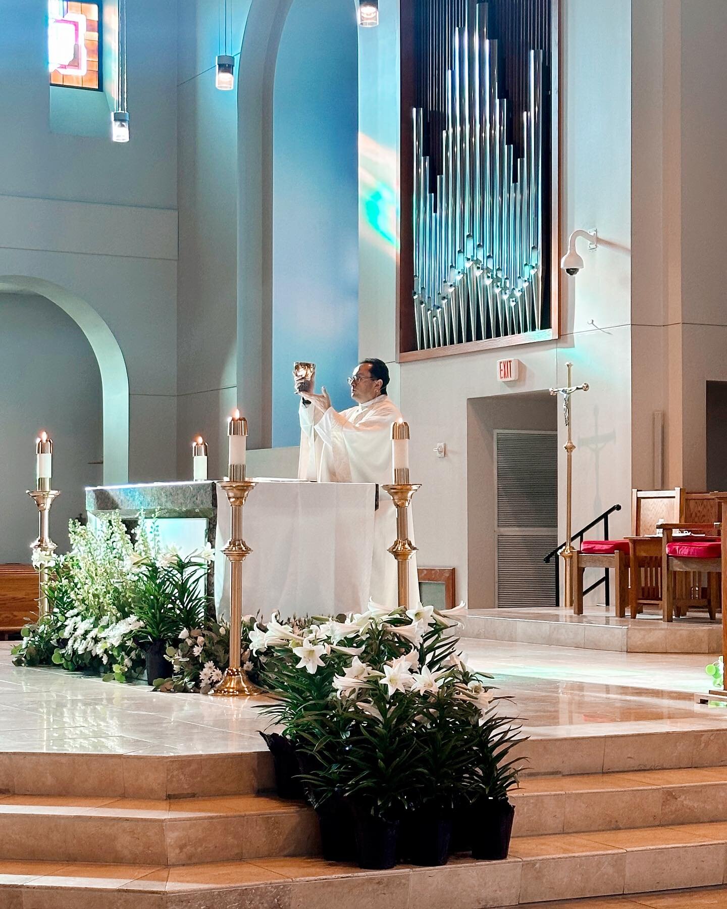 Congratulations to Father Ramiro! Yesterday he celebrated the 29th anniversary of his priestly ordination.