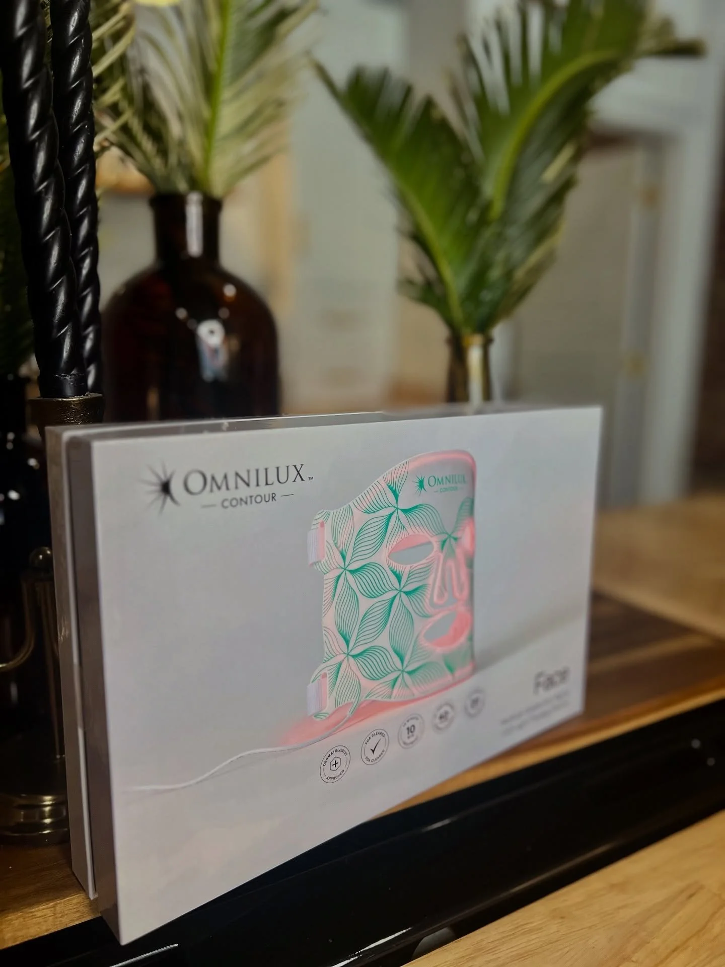 ✨ Introducing the OmniLux Contour — now available at ReNew MedSpa ✨
Meet the medical-grade, FDA-cleared anti-aging LED light therapy device that’s transforming skin health from the comfort of your home. Designed with professional-level t