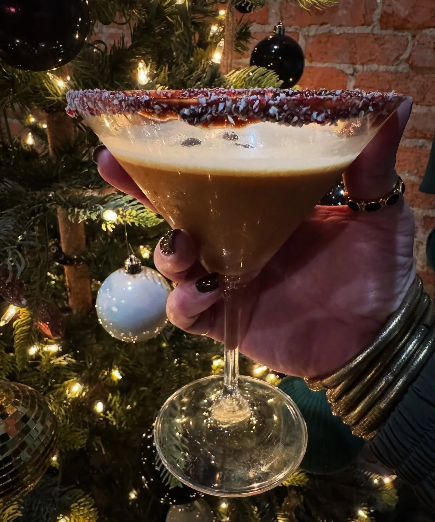 A little holiday magic from two of your favorite local spots ✨

@birdiesofvidalia dropped their new Peppermint Espresso Martini, and we had to feature it in front of our ReNew MedSpa Christmas tree &mdash; because nothing says December like great ski