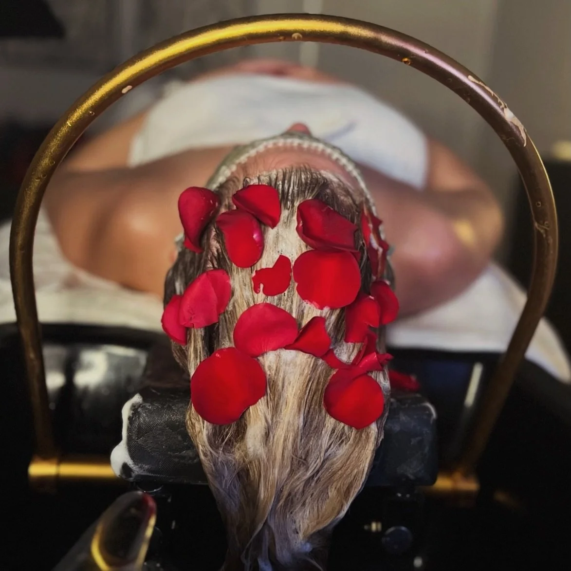 We know it&rsquo;s coming&hellip; ❤️
And we want to make sure you&rsquo;re ready.

Valentine&rsquo;s Day is right around the corner, and ReNew MedSpa is bringing the kind of gifts and experiences that go far beyond the ordinary. From luxury HeadSpa s