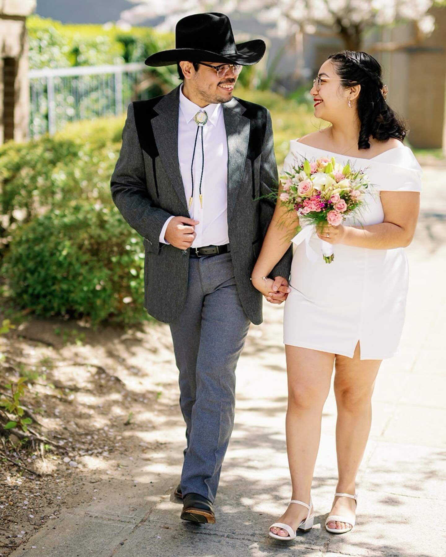 Angela &amp; Adrian were such a fun couple to celebrate with at the Wake County Justice Center - from Angela&rsquo;s beautiful bouquet, to the incredible silhouette of Adrian&rsquo;s hat, I loved photographing these two. 

My favorite detail of the d