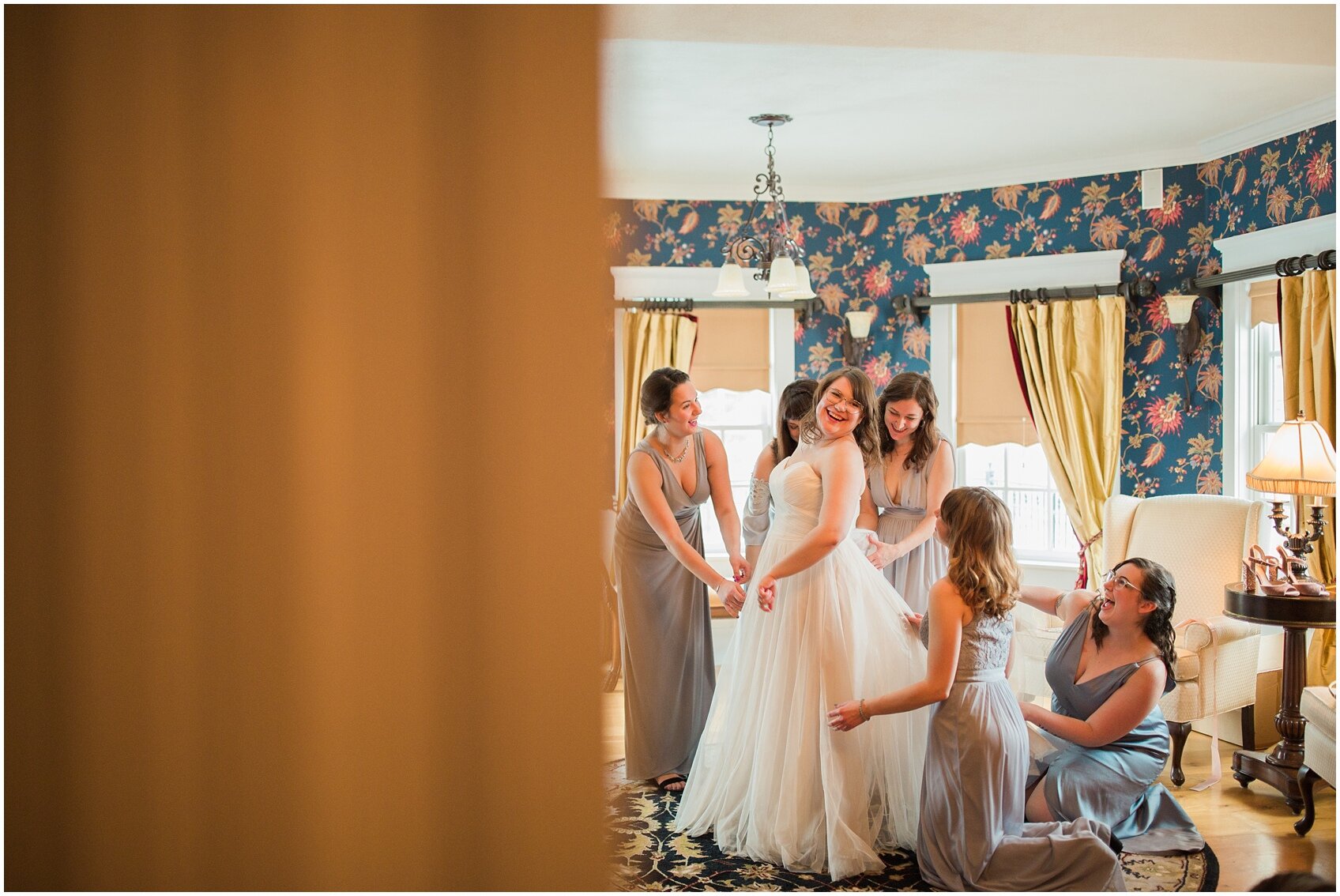 0026_getting-ready-with-bridesmaids.JPG