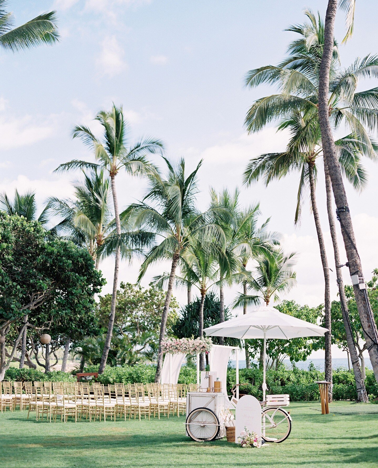 With some ocean breeze~⁠
⁠
⁠
⁠
⁠
Photo: @by_matthew of @clybymatthew || Shoes: @Jimmychoo || Groom&rsquo;s attire: armani || Flower: @annielee_floral_designs || Hair/Makeup: @blossom_hawaiimakeup  @updohawaii || Venue: @fsoahuevents || Planner: @Draw