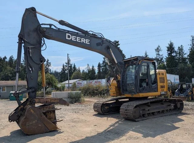 2019 John Deere 245G w 2023 Jissan JSG2100 Grapple