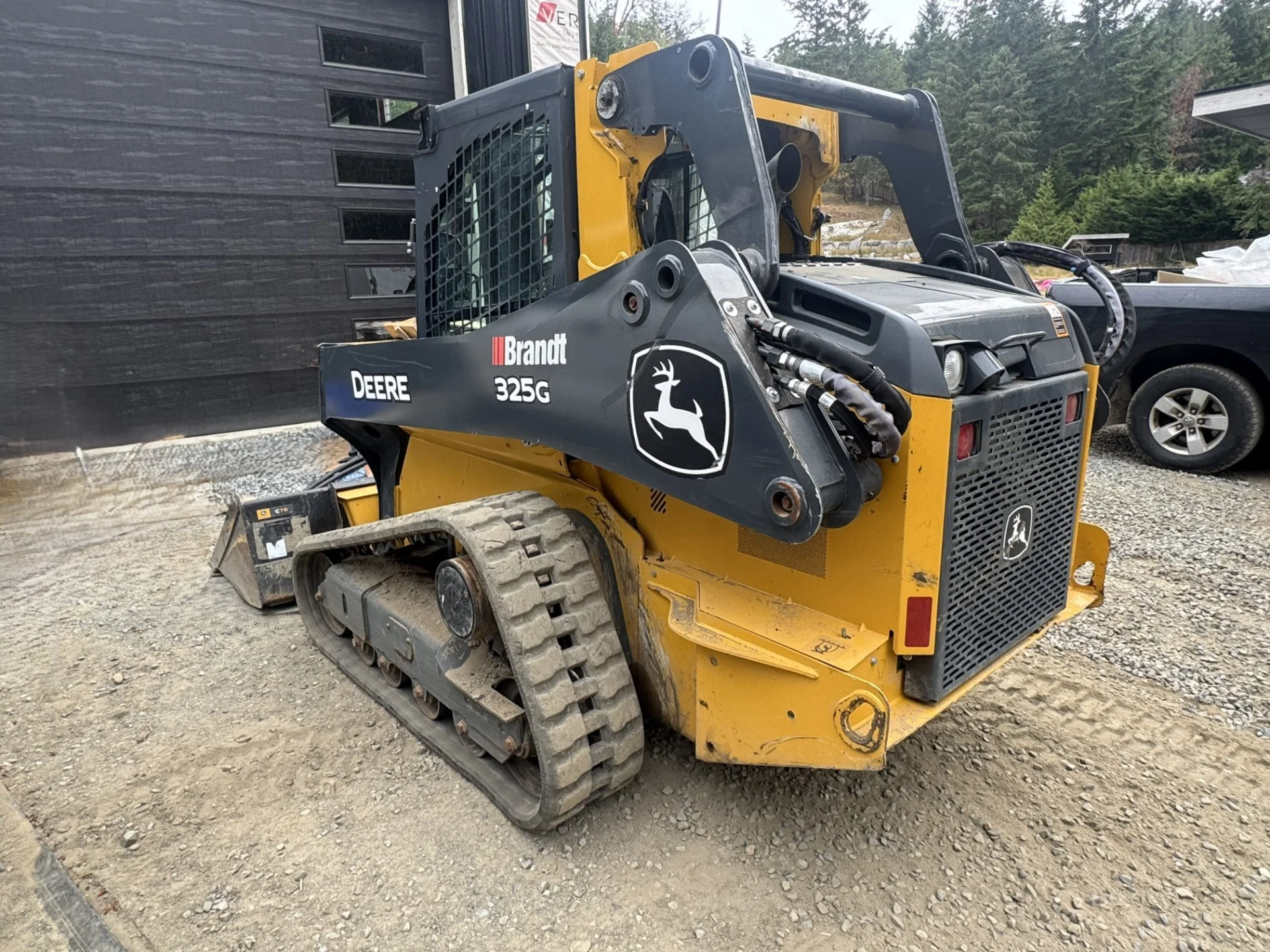 2023-john-deere-325g-2.jpg