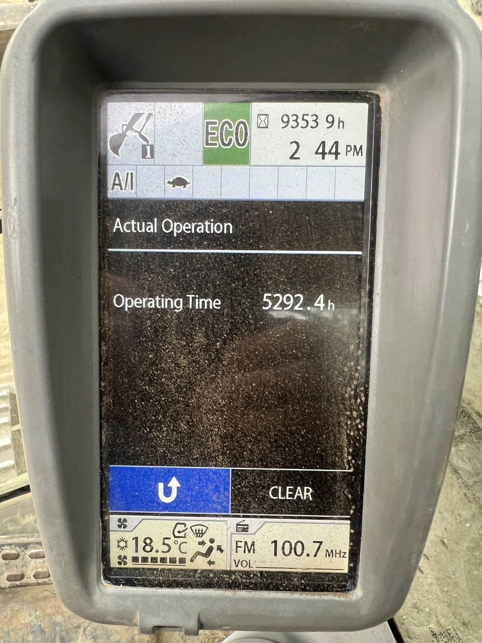 2018-john-deere-245g-lc-05-hour-meter.jpg