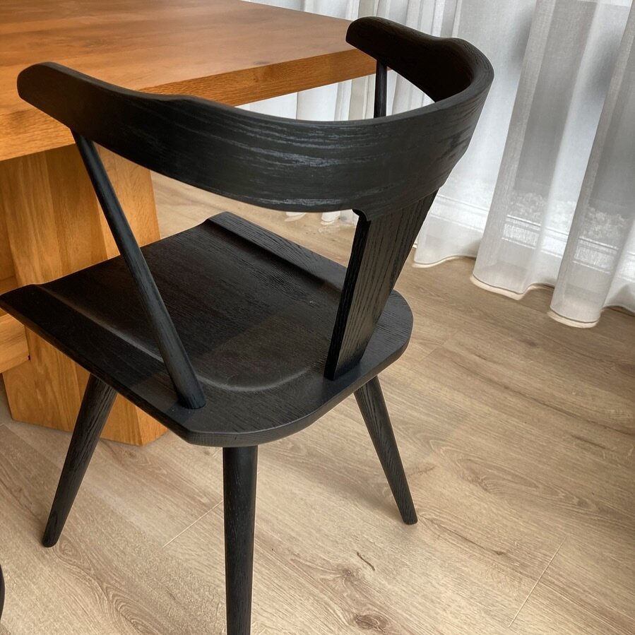 Love this classic, black timber dining chair I used last year paired with a solid oak dining table. Giving me all those Studio McGee vibes! 

Builder: Everyday Homes
Furniture, Art &amp; Styling: Me! for The Guest Group
.
.
.
.
.
#sydneyinteriordesig