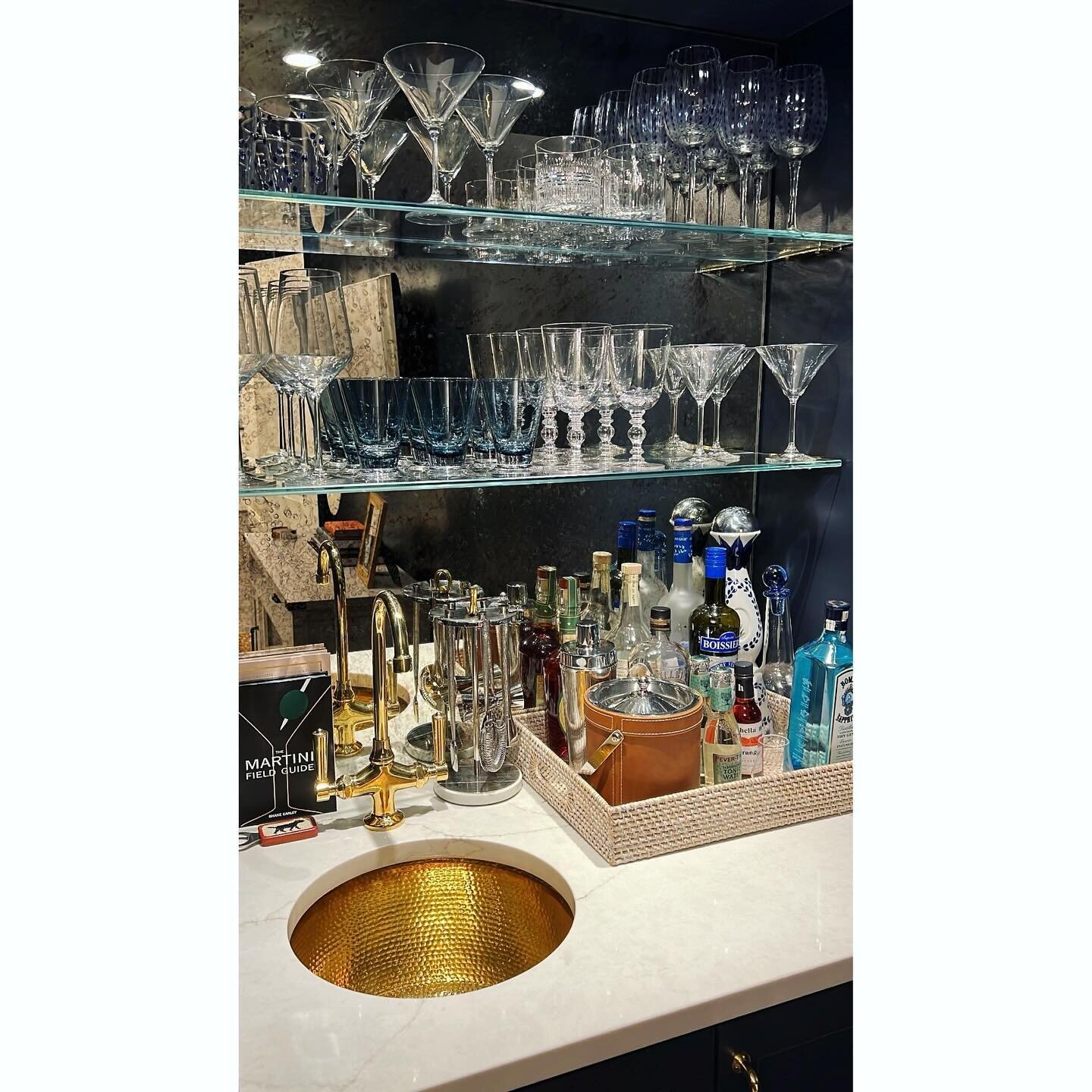 I rarely post pictures of my house but we recently completed this wet bar in our den. Hard to believe this used to be a closet. 🤯 Who&rsquo;s ready for tini time?! 🍸 #libbysmithinteriors