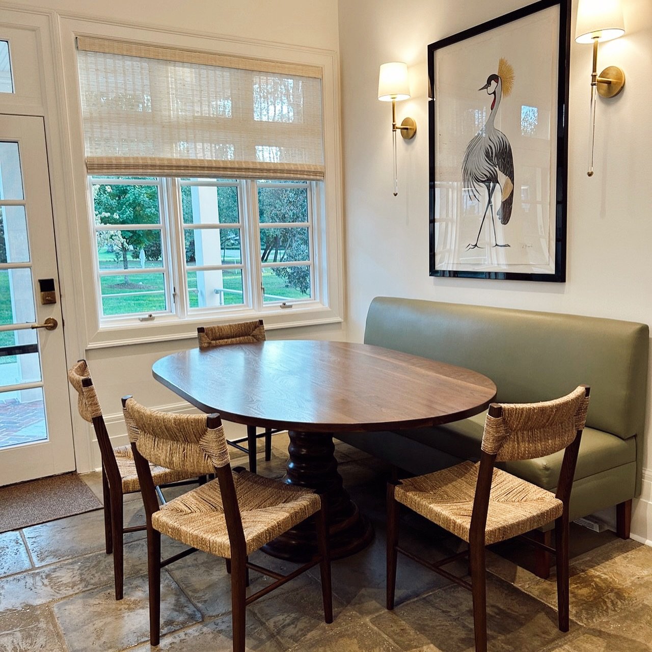 I love getting photos from my clients. This beautiful table by @doormandesigns was worth the wait! 🙌🏼 Investing in spaces where your family gathers and spends quality time together is always a good idea. #libbysmithinteriors
