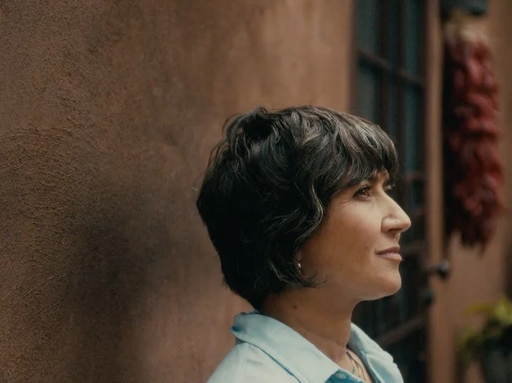 We traveled all over the country asking top rated airbnb hosts what it takes to get five stars. 

Airbnb New Hosts Series

Director: @shotby_nick
DP (Florida, New Mexico, Arkansas): @Blakegmyers 
DP (Oakland): @jeremymcnamara_
Editor: @blakebogosian 
