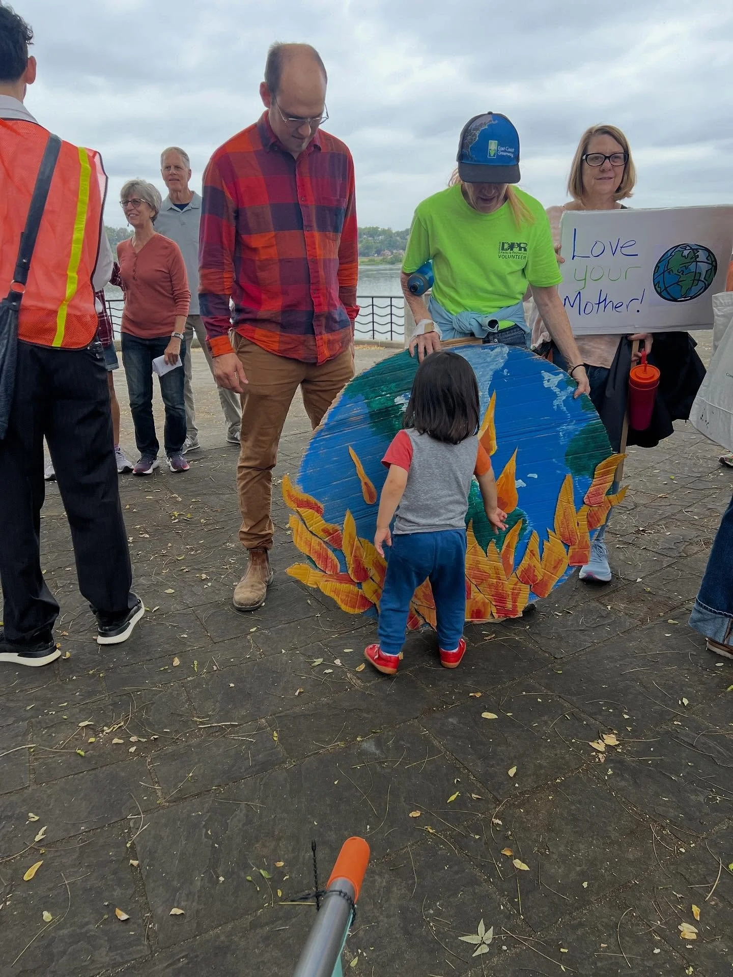 So grateful to everyone who joined us for the SUN Day Interfaith Pilgrimage! Thank you to our readers, our partners, and the volunteers who made it a meaningful event.
Please visit greenfaith.org to find and join our GreenFaith Circle - then you&rs