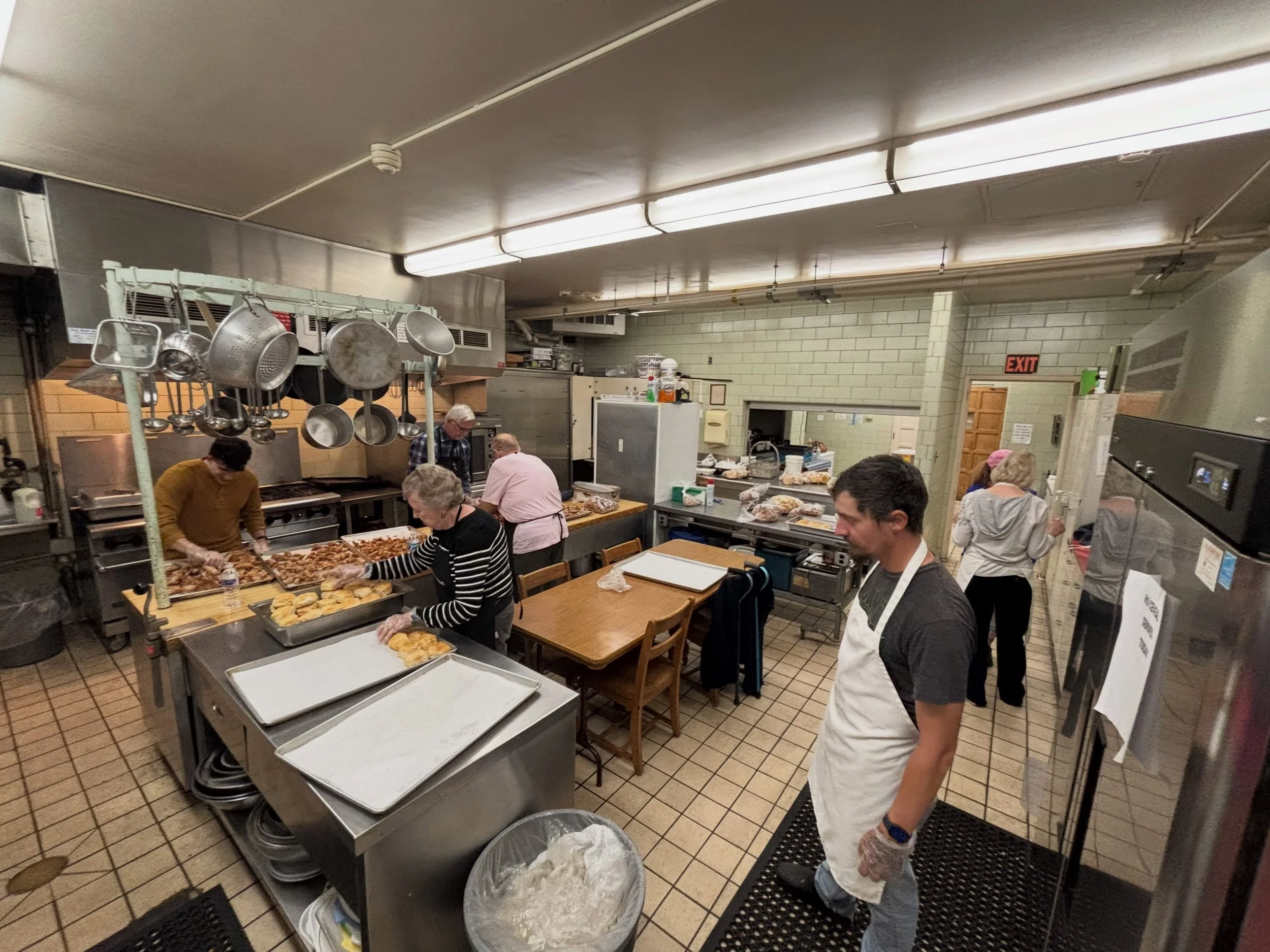 Thank you to those who helped us prepare and serve tonight&rsquo;s Hot to Go meal at @marketsquarechurch !

We shared meals with over 110 of our neighbors, and even had food left over to share with residents at the Y!