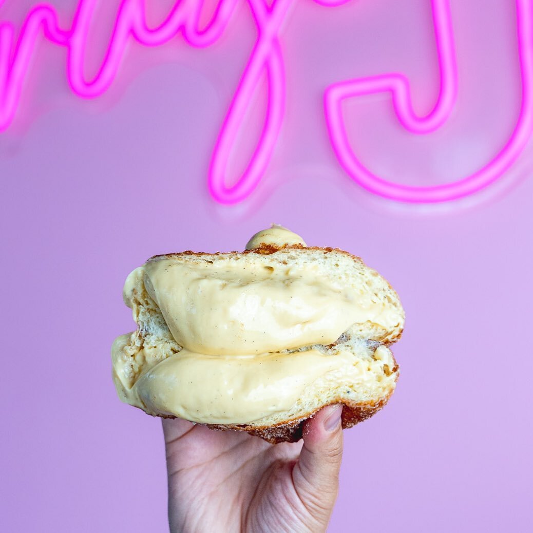 Make your Saturday with one of these beauties 🙌 #custard #custarddonut #custarddonuts #donut #donuts #doughnut #doughnuts