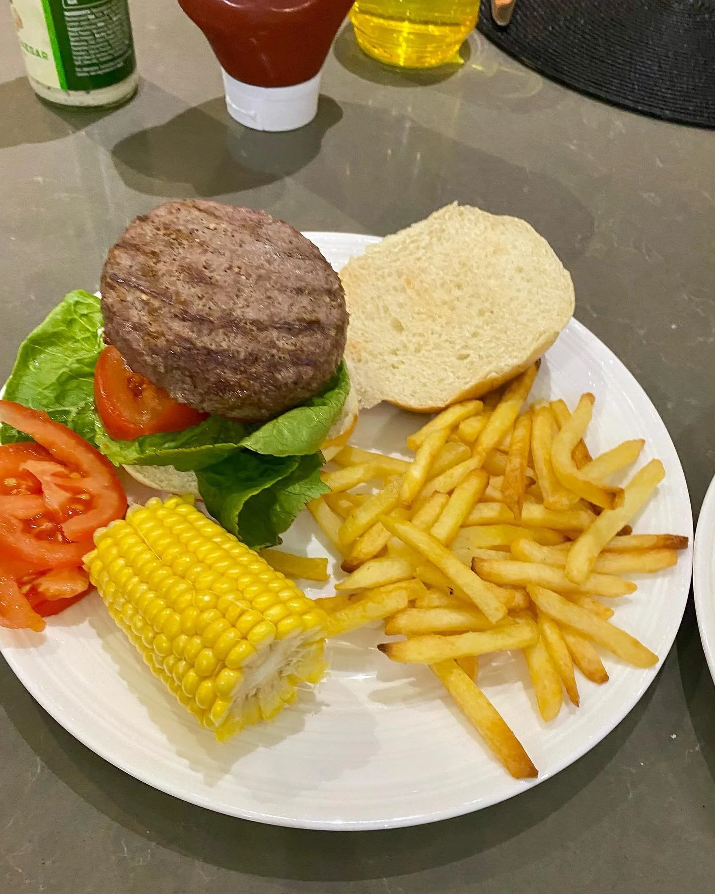 This was dinner tonight and here are my 3 TOP TIPS FOR SERVING PROCESSED FOODS&hellip;

🍔 CHECK THE INGREDIENTS LABEL 

&gt;&gt; If you look at anything on a food label let it be the ingredients - it&rsquo;s a legal requirement to state ingredients 