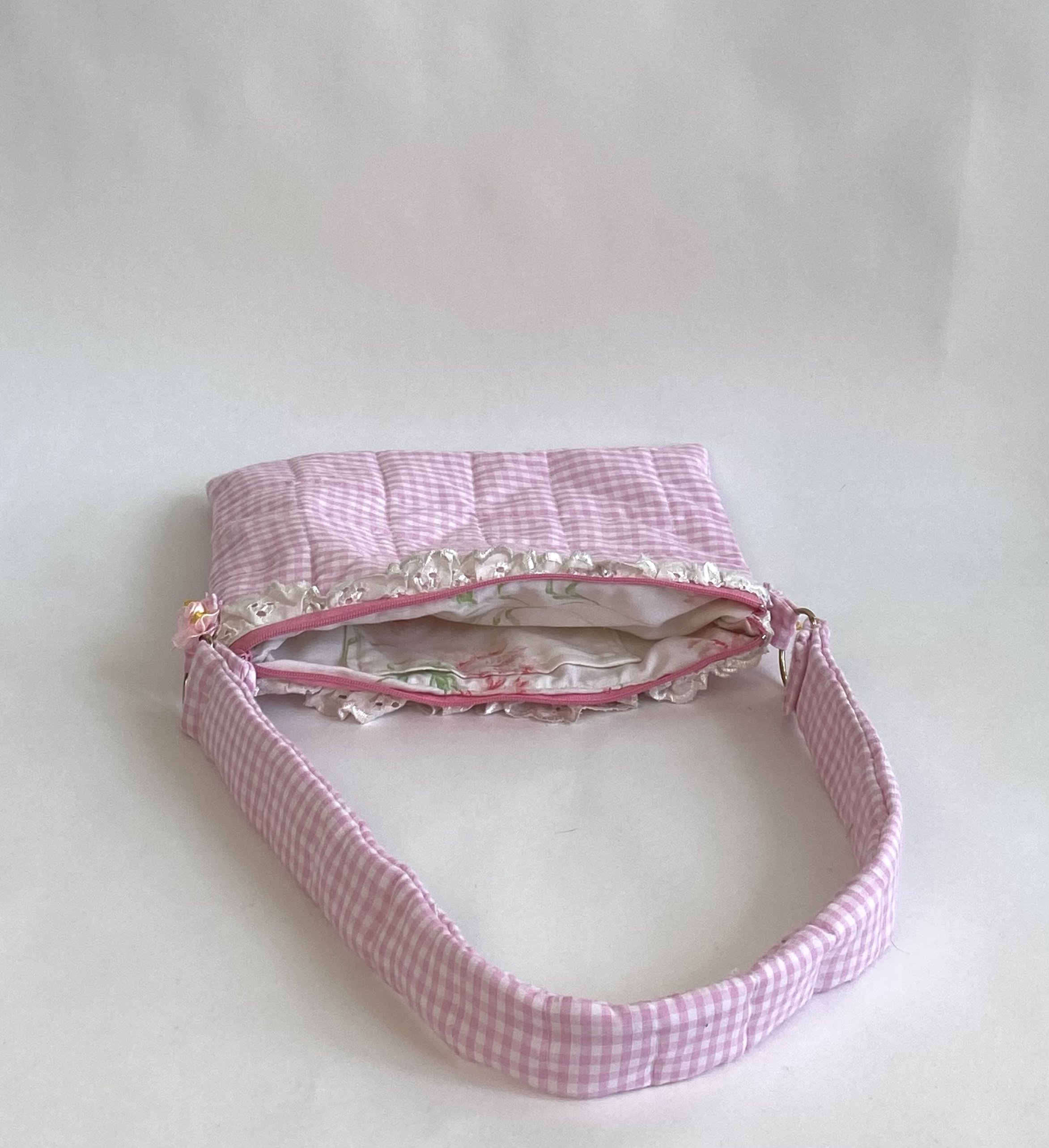 Strawberry milk Gingham Shoulder bag