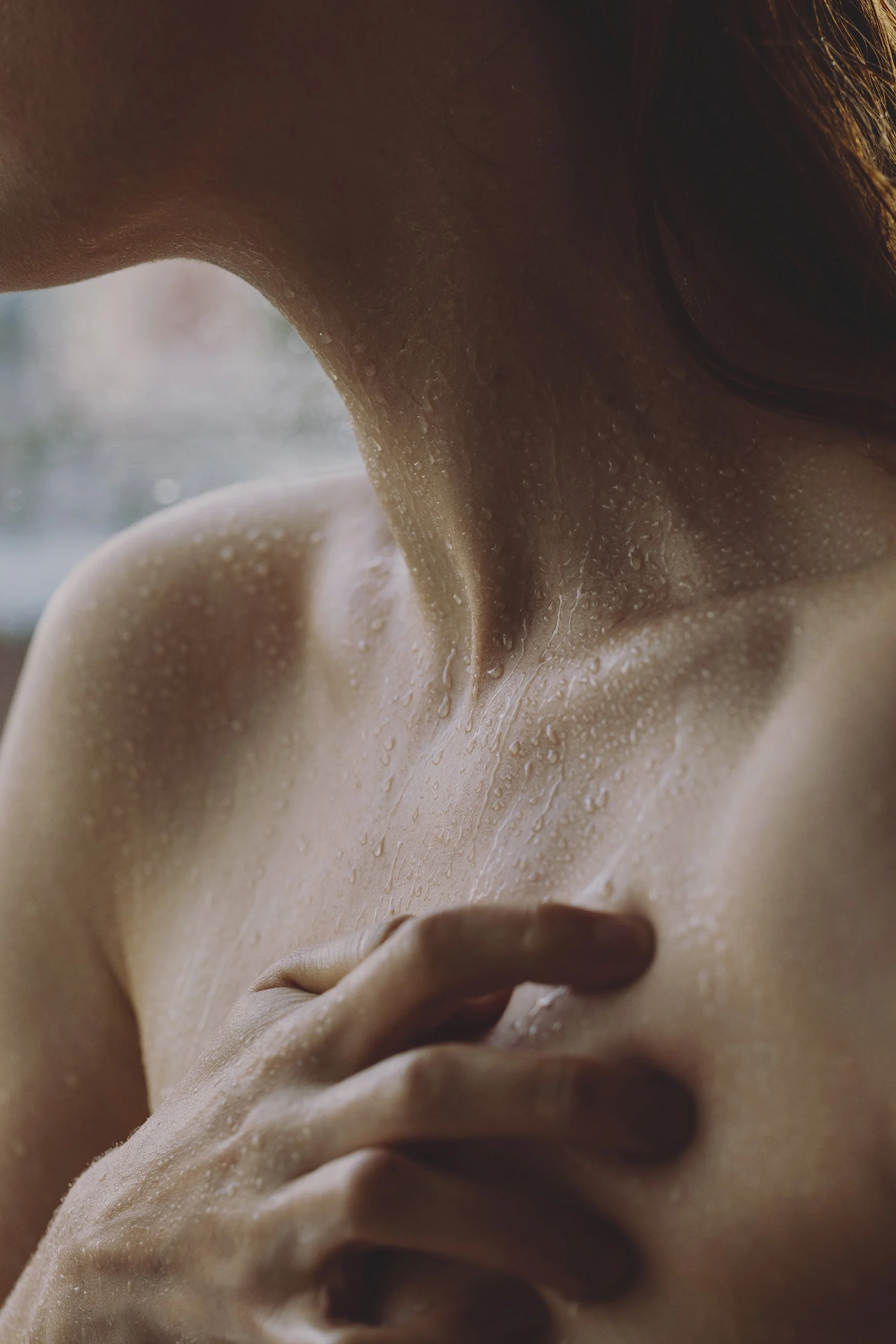 monica-artdomme-clavicle-collarbone-macro-photo.jpg