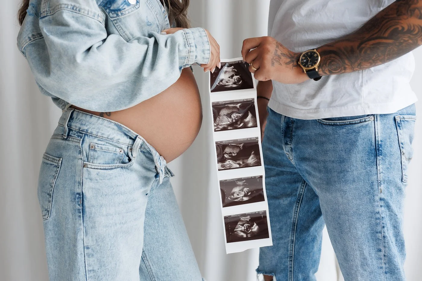 Your Go-To Packing List for a Studio Maternity Photo Session