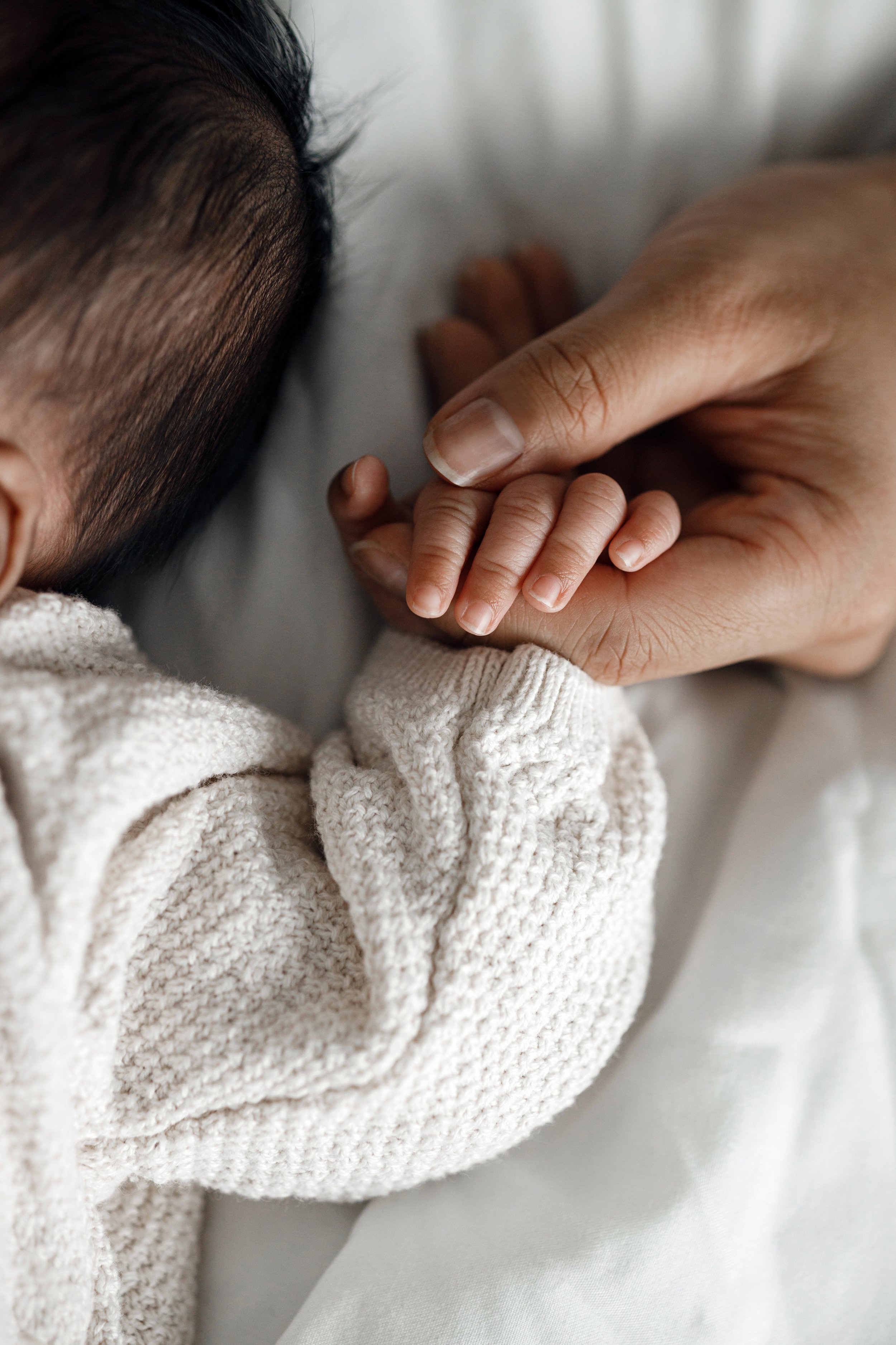 In-Home or Studio Newborn Photography: Which Is Right for You?
