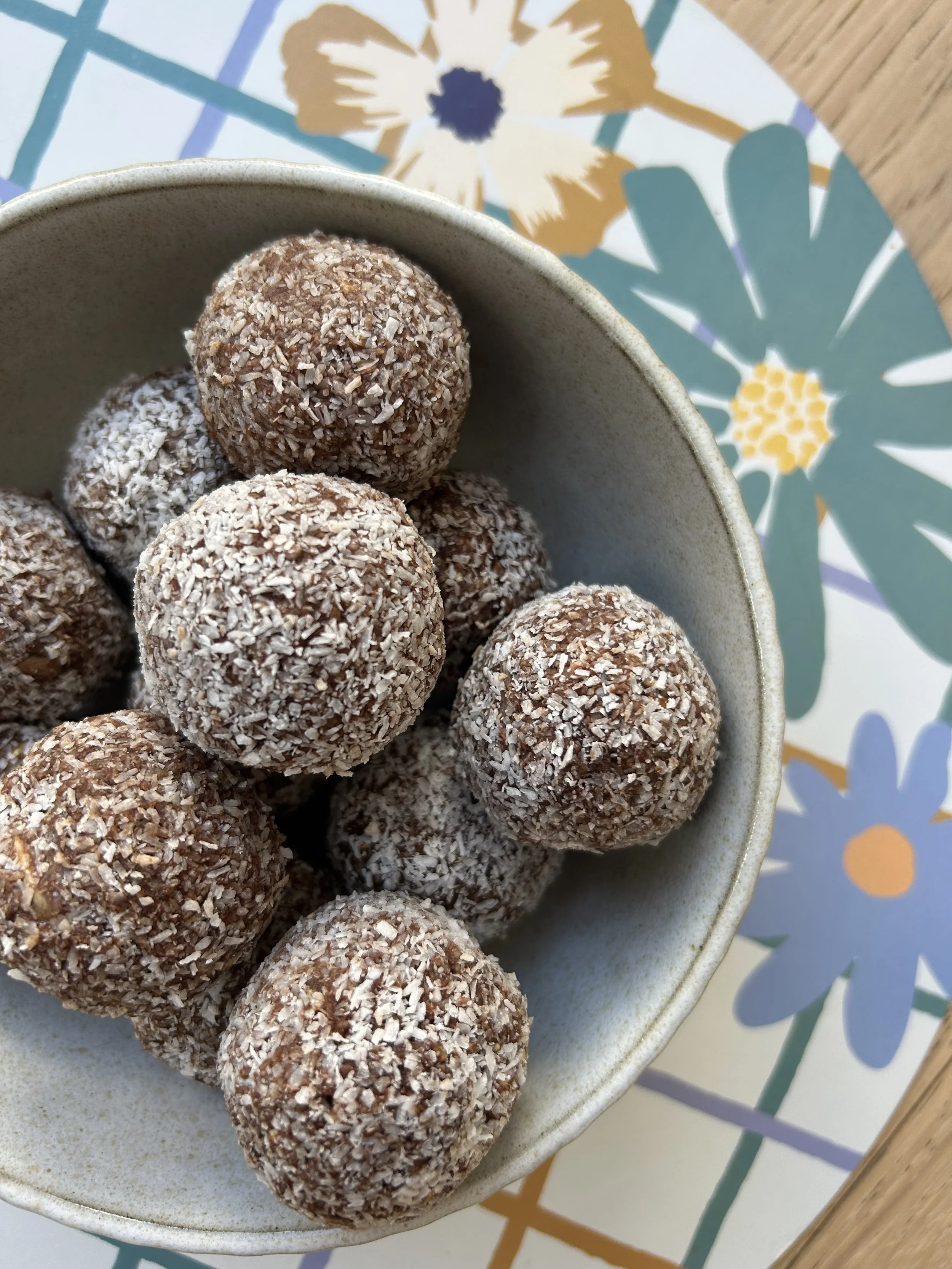 chocolate & coconut bliss balls