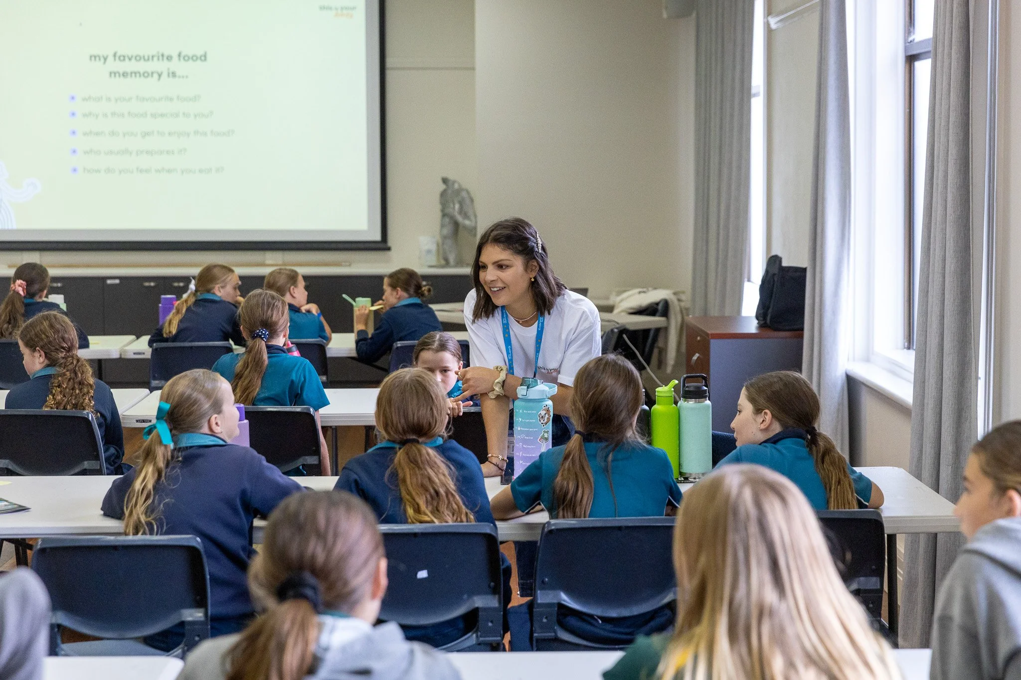 Gel presenting a 'my favourite food memory' activity to a class of students