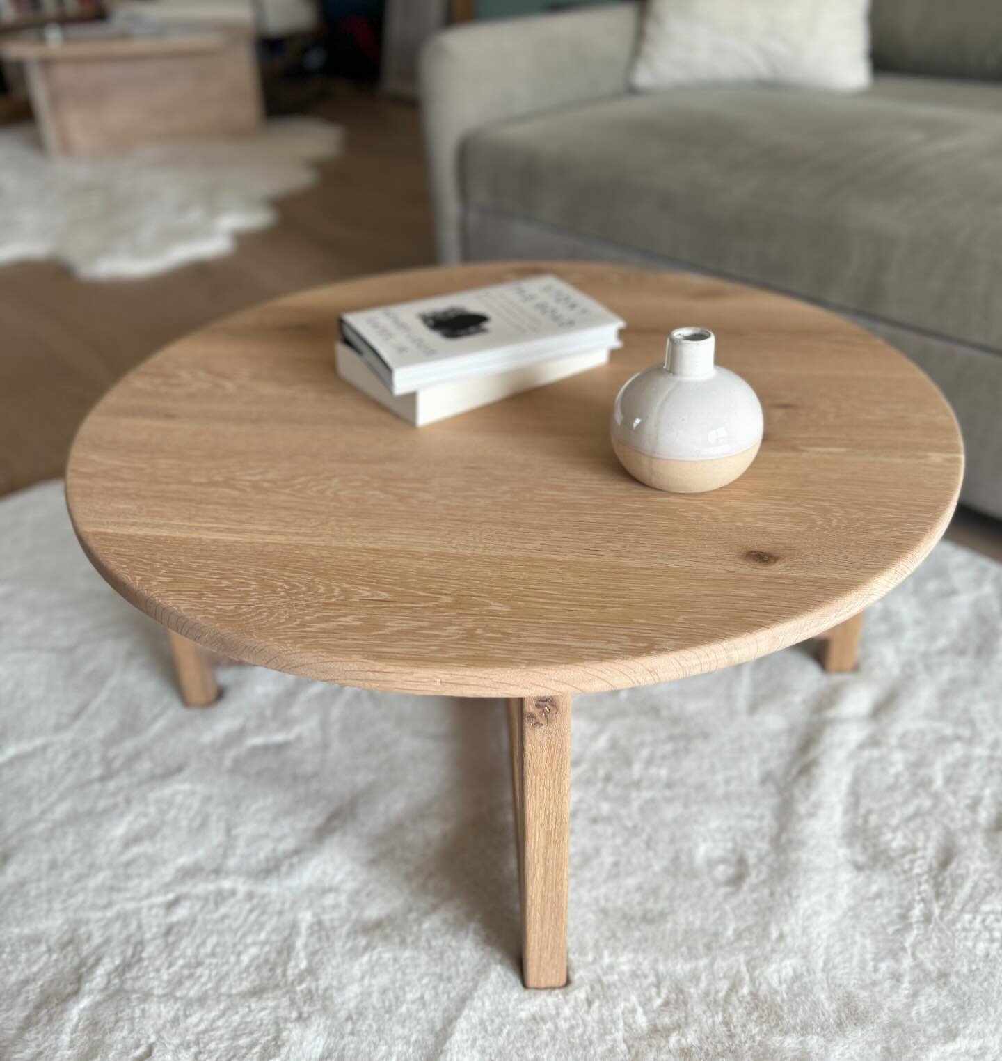 33&rdquo; round rustic white oak coffee table finished with Rubio natural.

.
#coffeetable #modernhome #home #whiteoak #interiordesign #table #woodworking #maker #frederickmd #maryland #washingtondc #dc #virginia #urbanamd #mocomd  #bethesdamd #potom