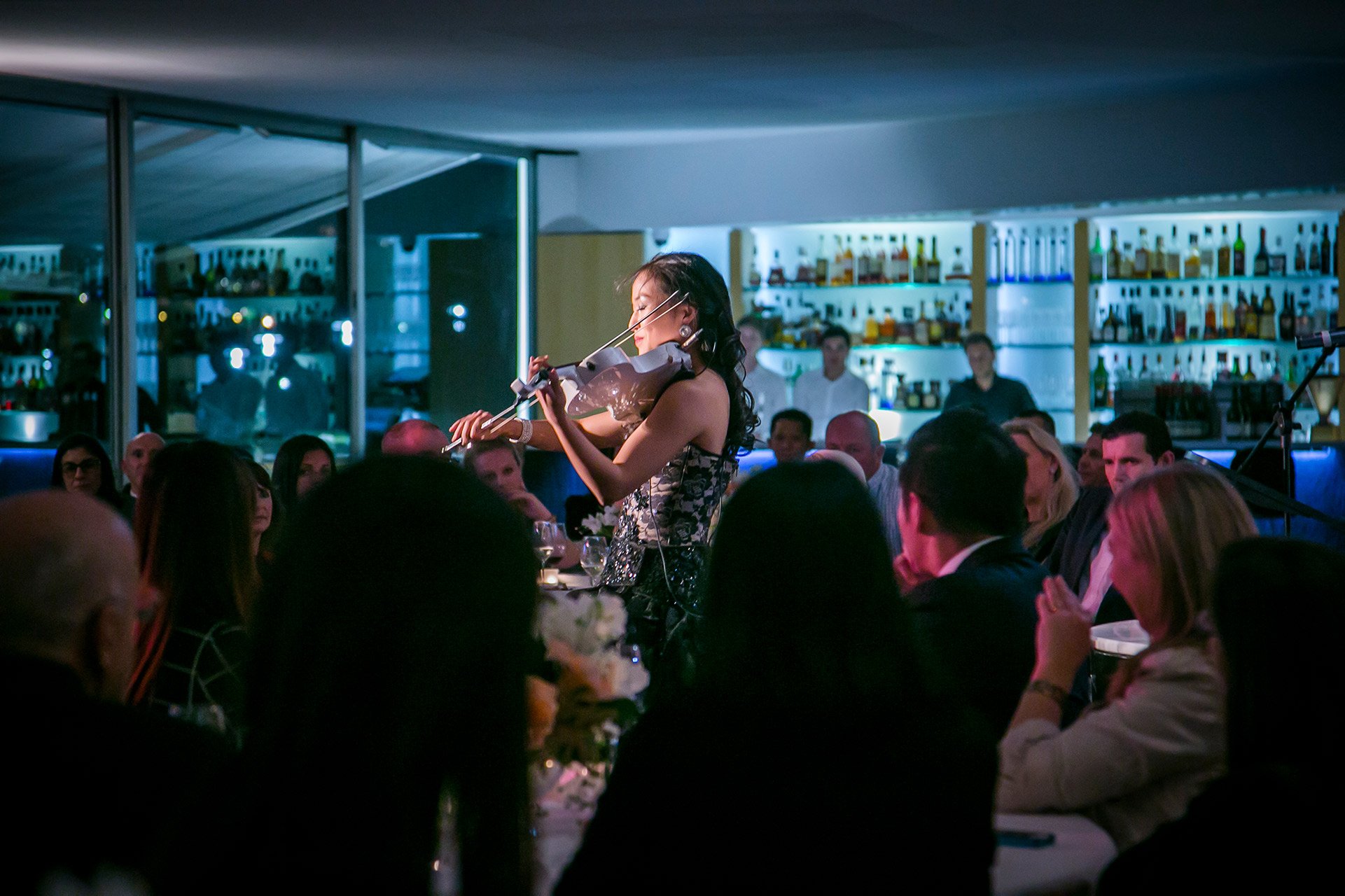  violinist performing at private dinner brisbane kirsten cox photographer events 