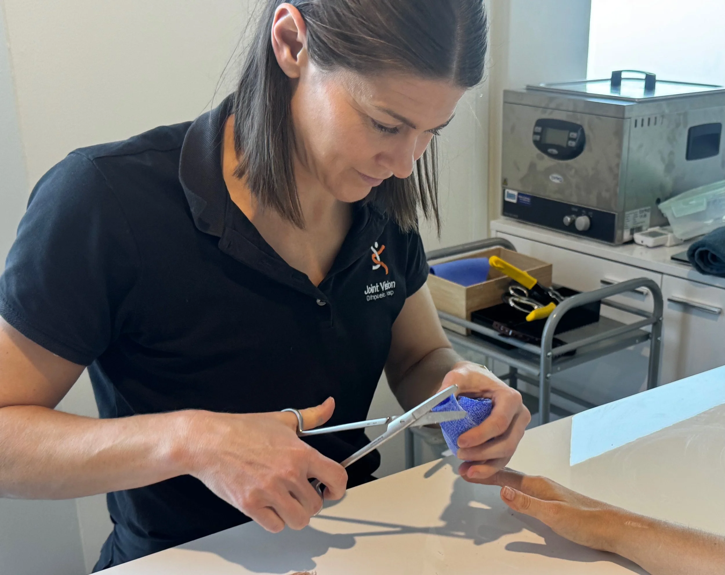 Do I Need a Cast or a Splint? Understanding Common Hand and Finger Injuries