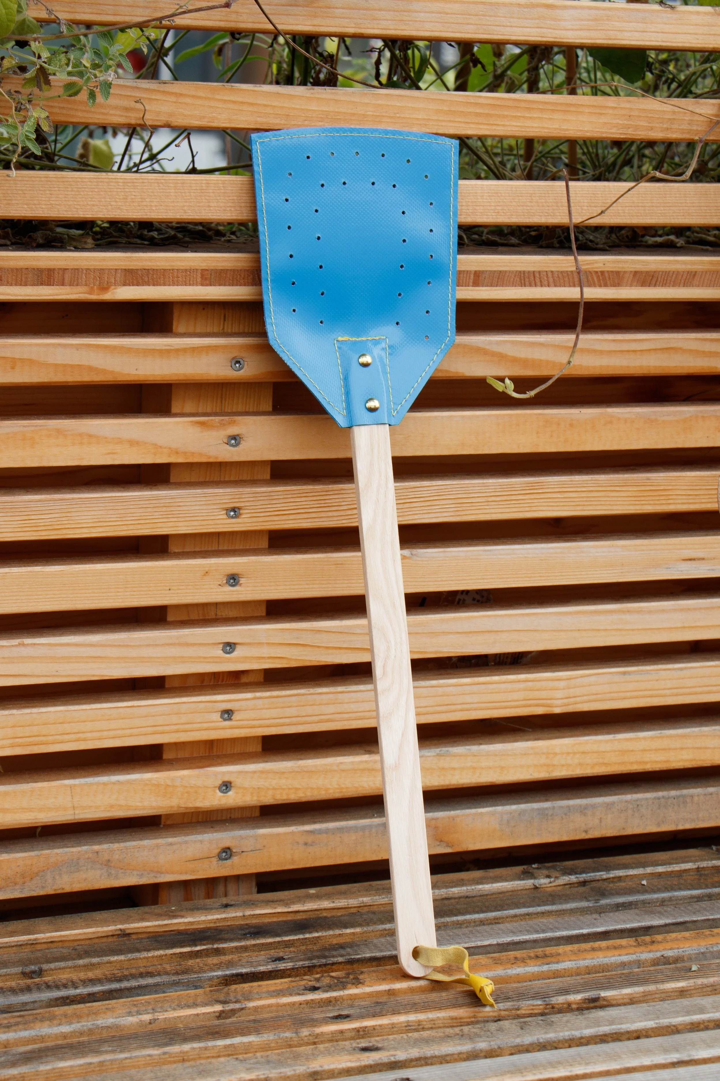 Fliegenklatsche_blau.jpg