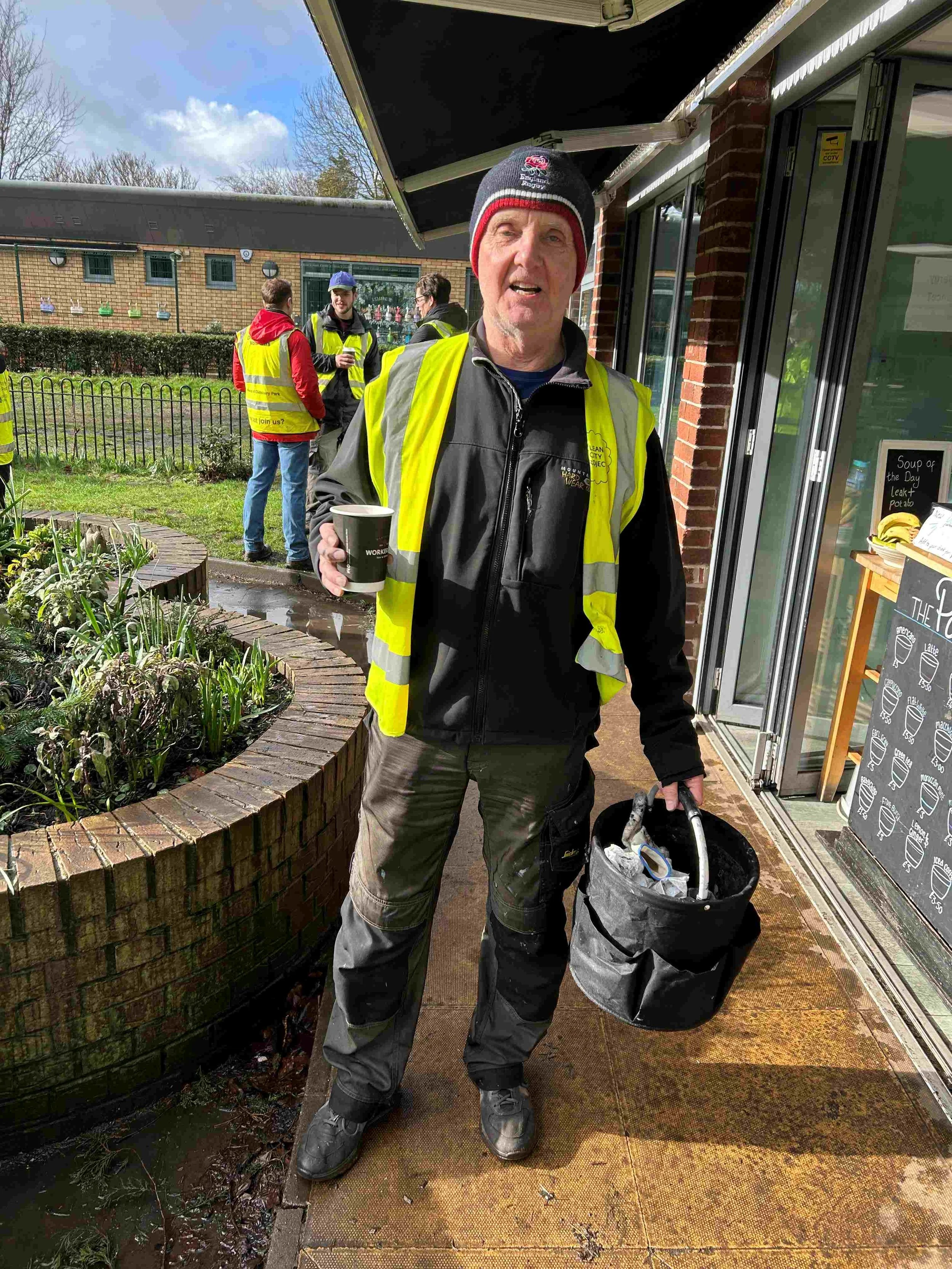 Four Seasons in One Morning: 26 Volunteers Power Through in Didsbury Park