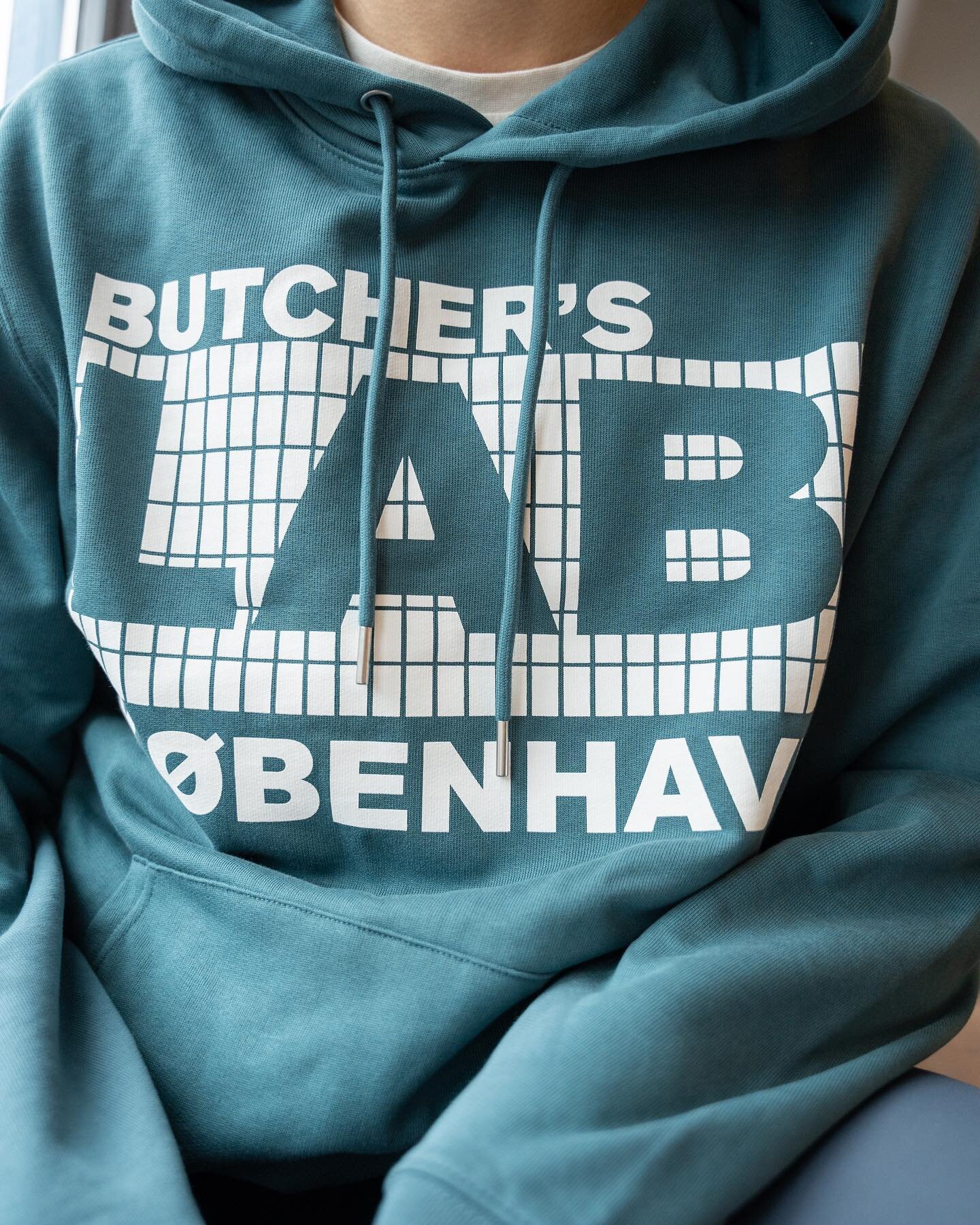 Introducing a fresh new color for our classic graphic hoodie presented by our very own box manager @taiafie 💙💁🏻&zwj;♀️

Get yours in the reception now! 💥
____________________________________&nbsp;
#butcherslab #community #crossfit #fitness #train