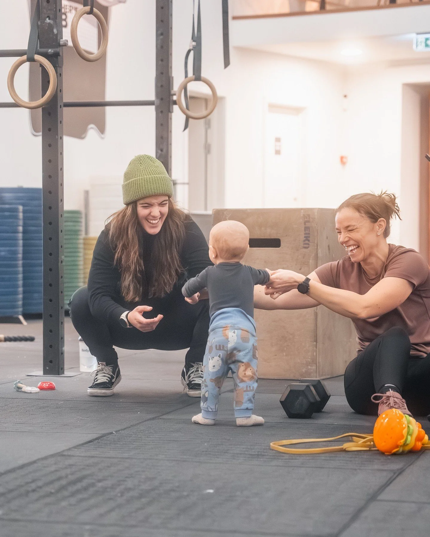 Join the Maternity Class!⁠
A training session consists of a warm-up followed by strength work, for example, deadlift and press, and then a metabolic conditioning piece, for example, an AMRAP of 2-5 exercises. You can expect to use machines in the cla