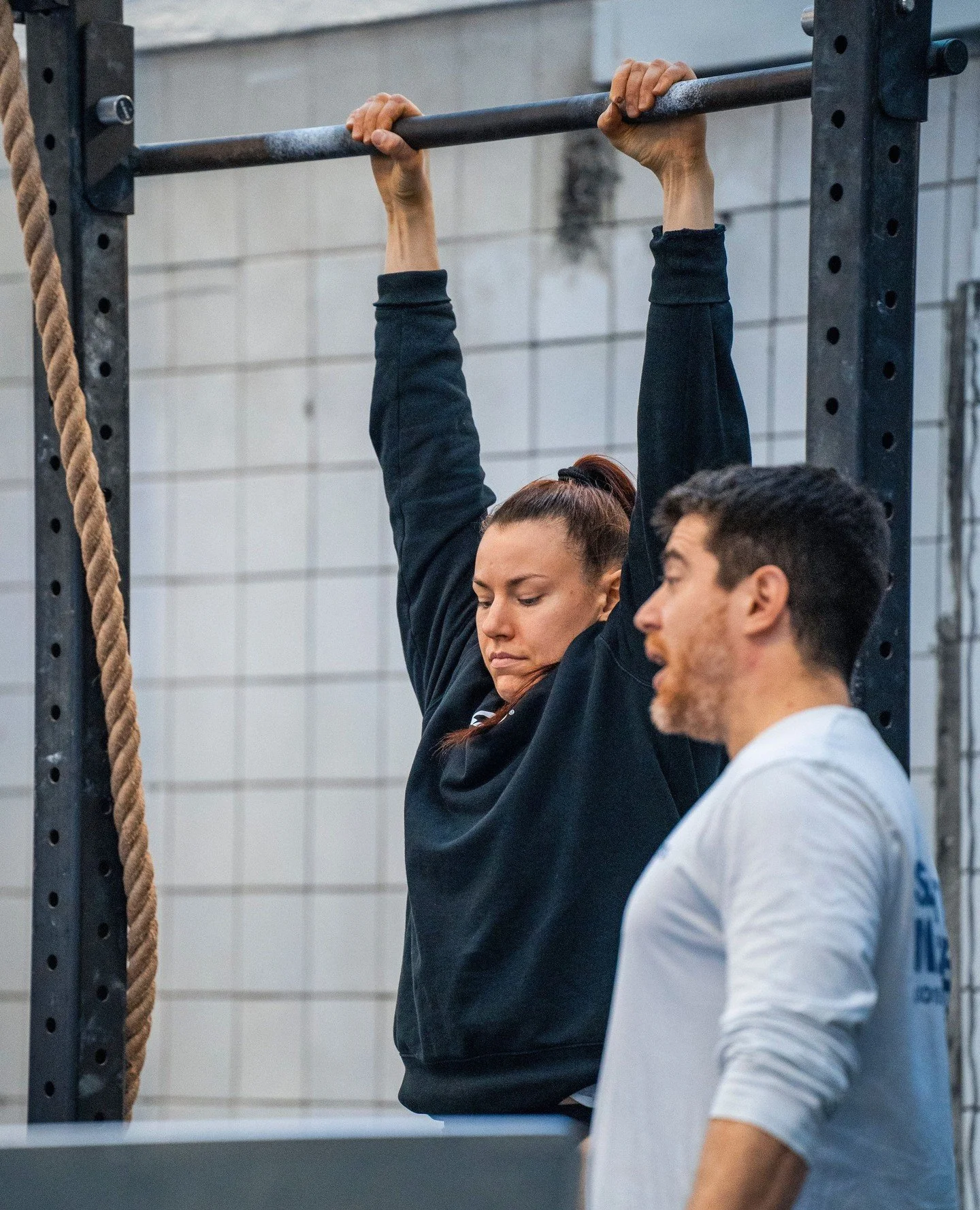 How to do a Bar Muscle in 4 easy steps 😎⁠
Step 1: Arm over head 🤷&zwj;♂️⁠
Step 2 Arms fast down 💨⁠
Step 3: 🦖?⁠
Step 4: Profit!!!