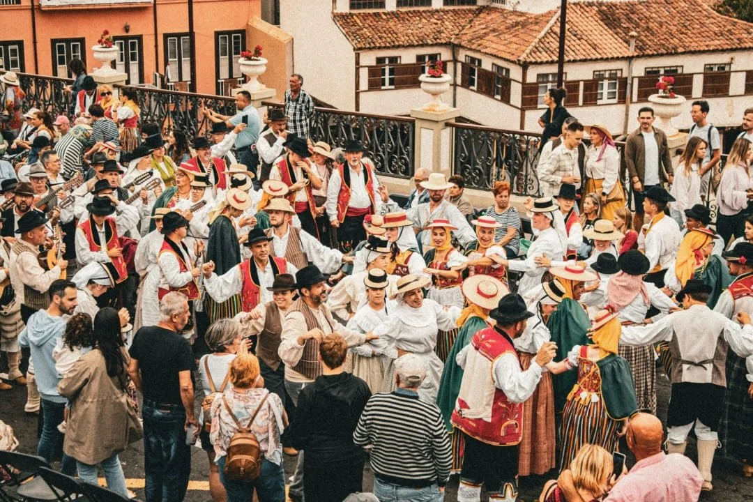 Comunidad local reunida en torno a un espacio patrimonial