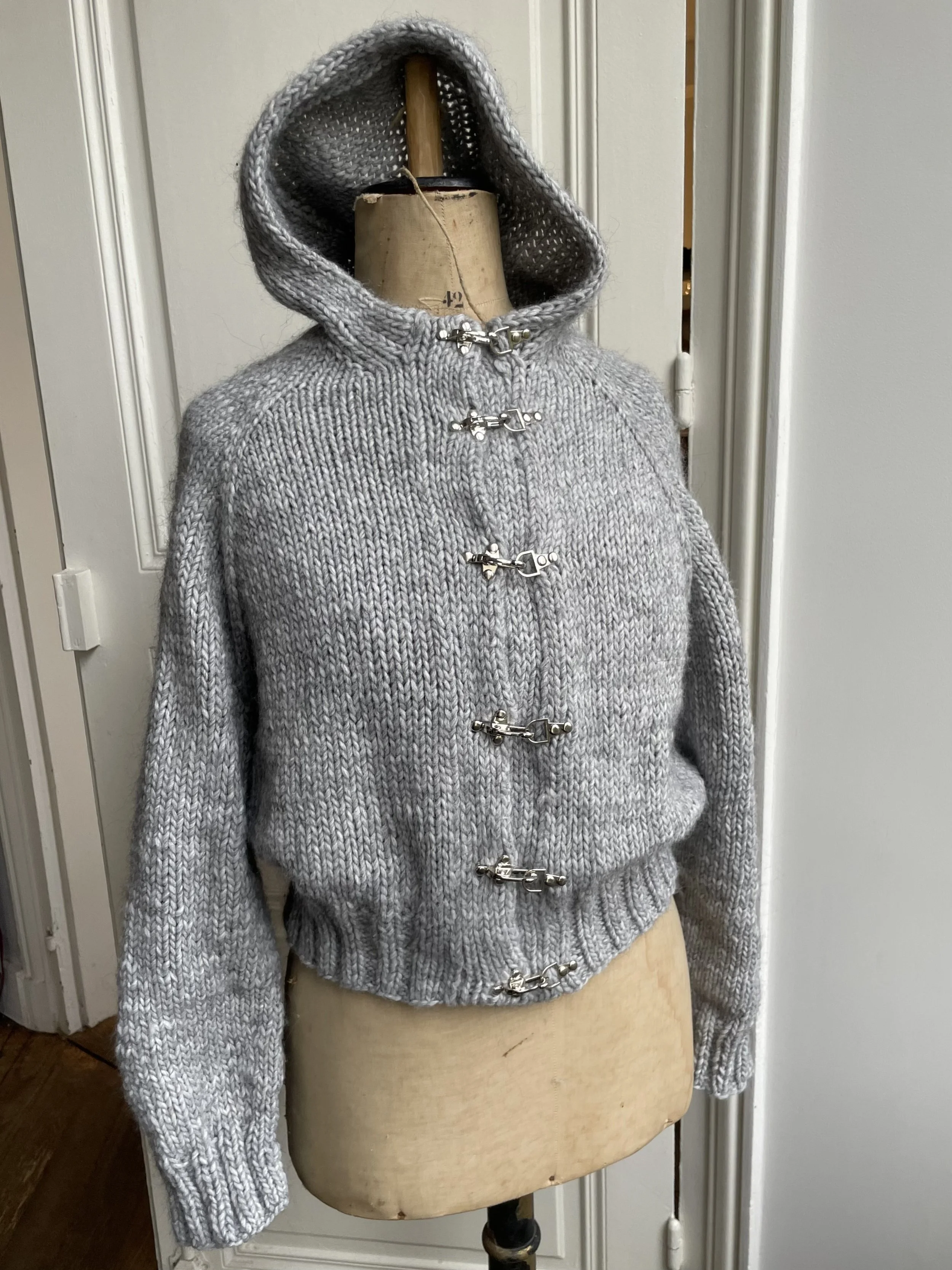 the clasps hoodie - light grey