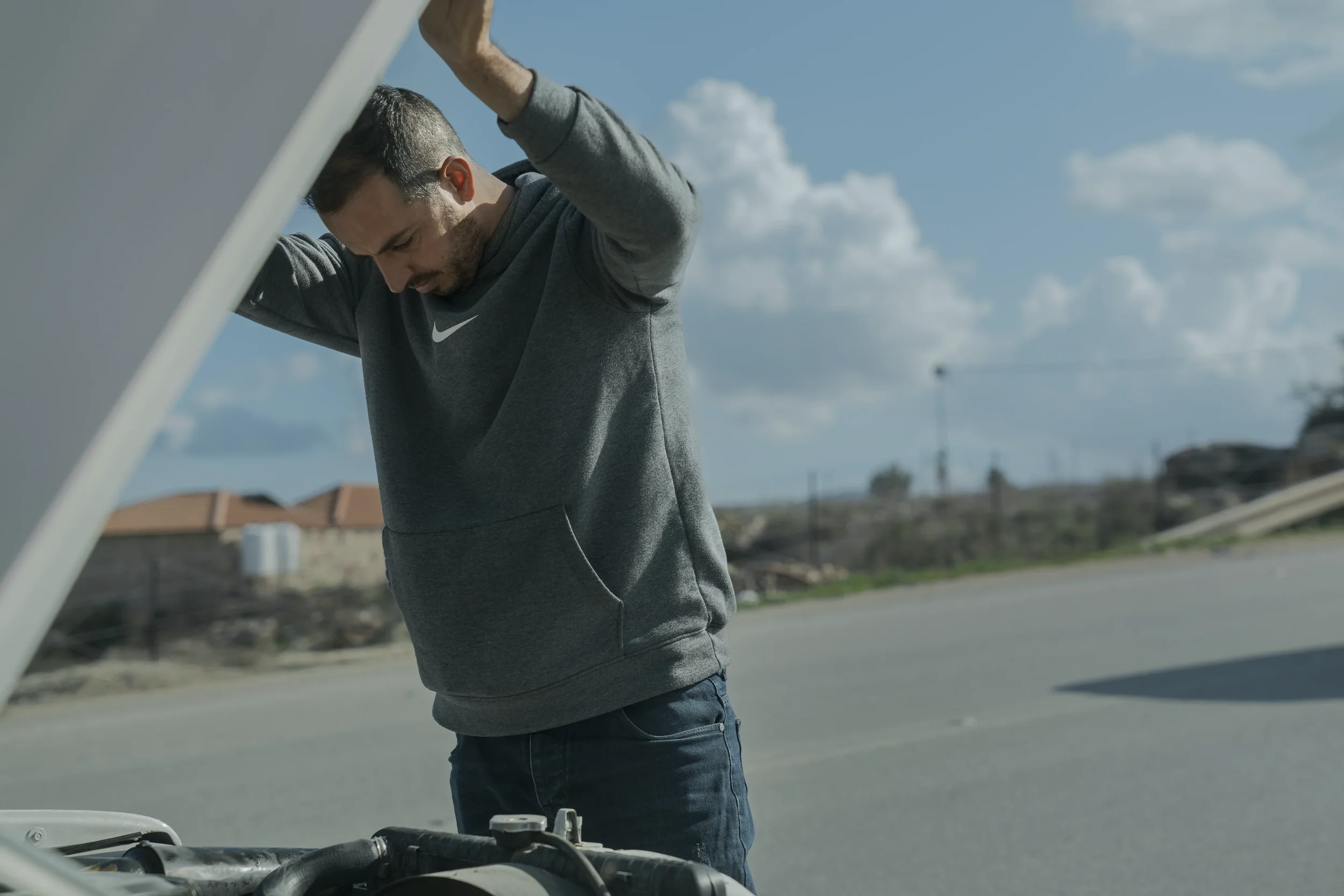 Osaid checks the engine of his Mercedes after radiator trouble forced him to stop mid-journey. A brief repair at a local mechanic was enough for the car to continue, a routine interruption along already uncertain routes.
Jenin - November 2025