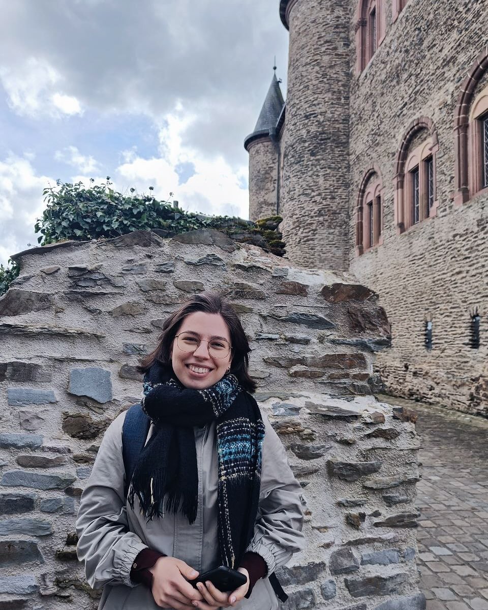 Радіємо, що наша команда поповнюється класними людьми. Сьогодні хочемо познайомити тебе з Діною, нашою новою програмною асистенткою 💛

Усім привіт! Мене звати Діна, і я приєдналася до команди Американського дому в листопаді як програмна асистентка. 