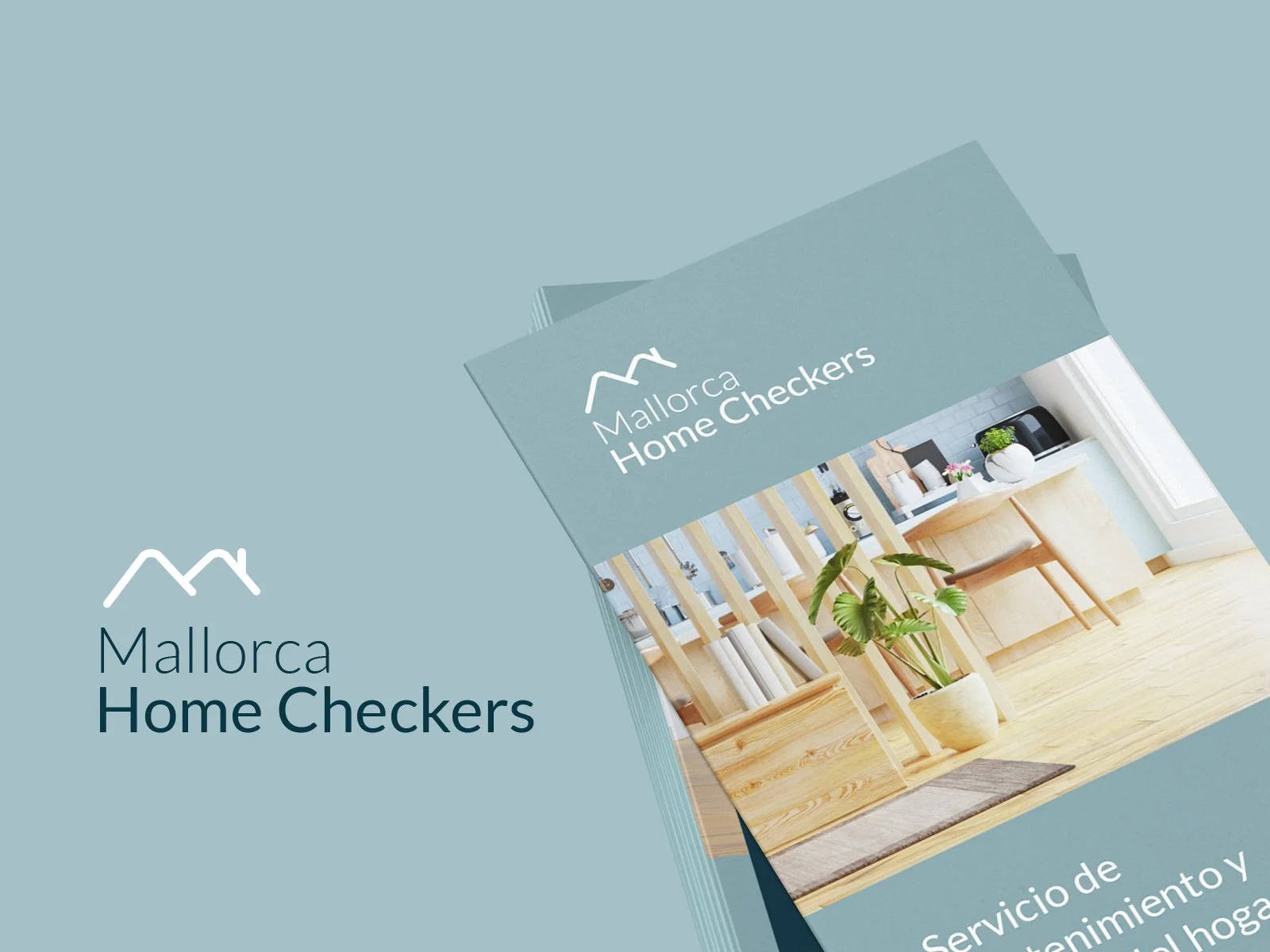 Folletos de Mallorca Home Checkers mostrando una sala moderna con plantas y estanterías de madera.