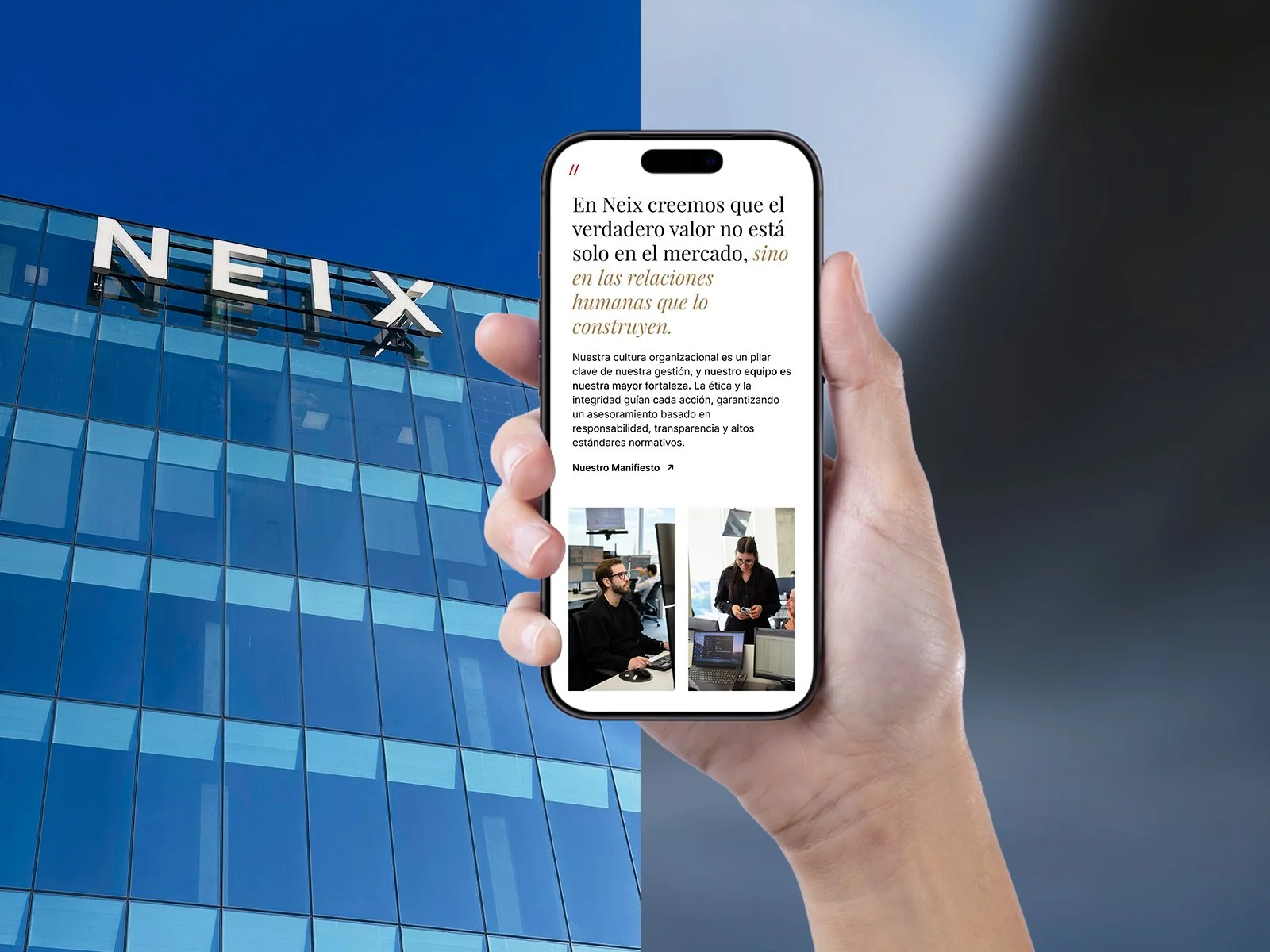 Una mano sostiene un teléfono móvil con una pantalla que muestra texto y fotos, en un edificio de fibra de vidrio con el logo NEIX en la parte superior, bajo un cielo azul.
