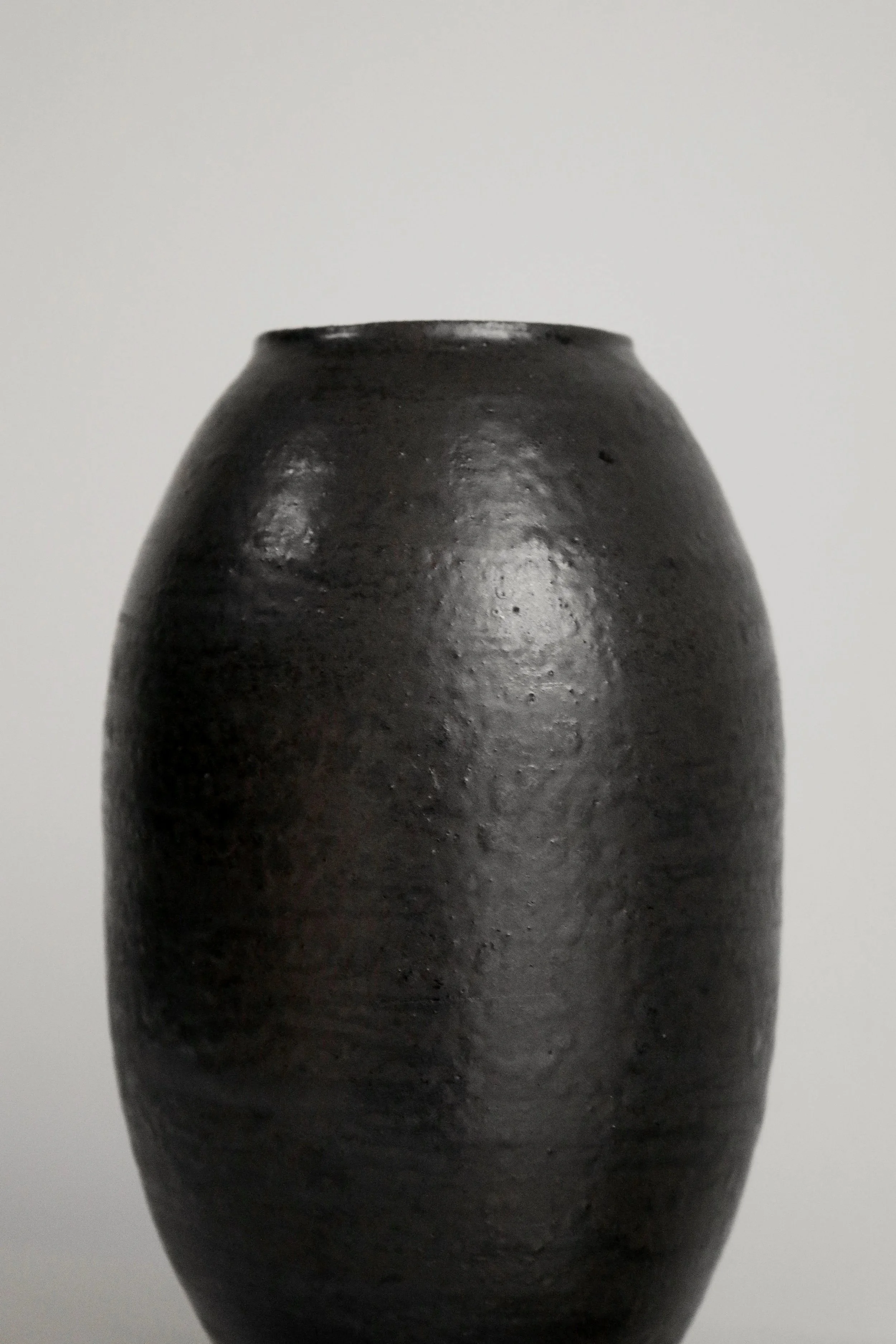 Modernist+Black+Studio+Pottery+Vase+%286+of+1%29.jpg