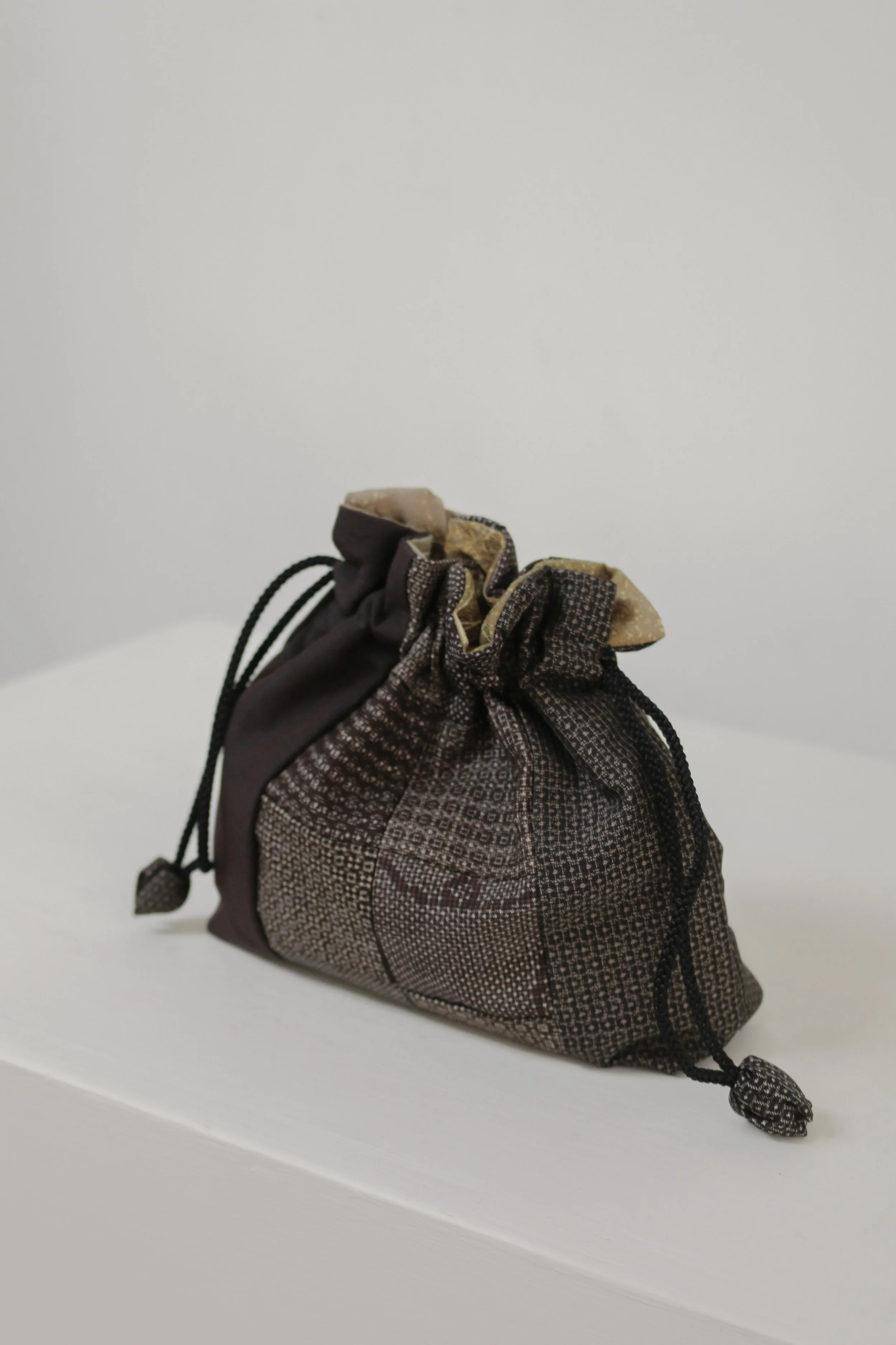 Japanese Silk Kinchaku Pouch Bag Oshima Tsumugi -3.jpg