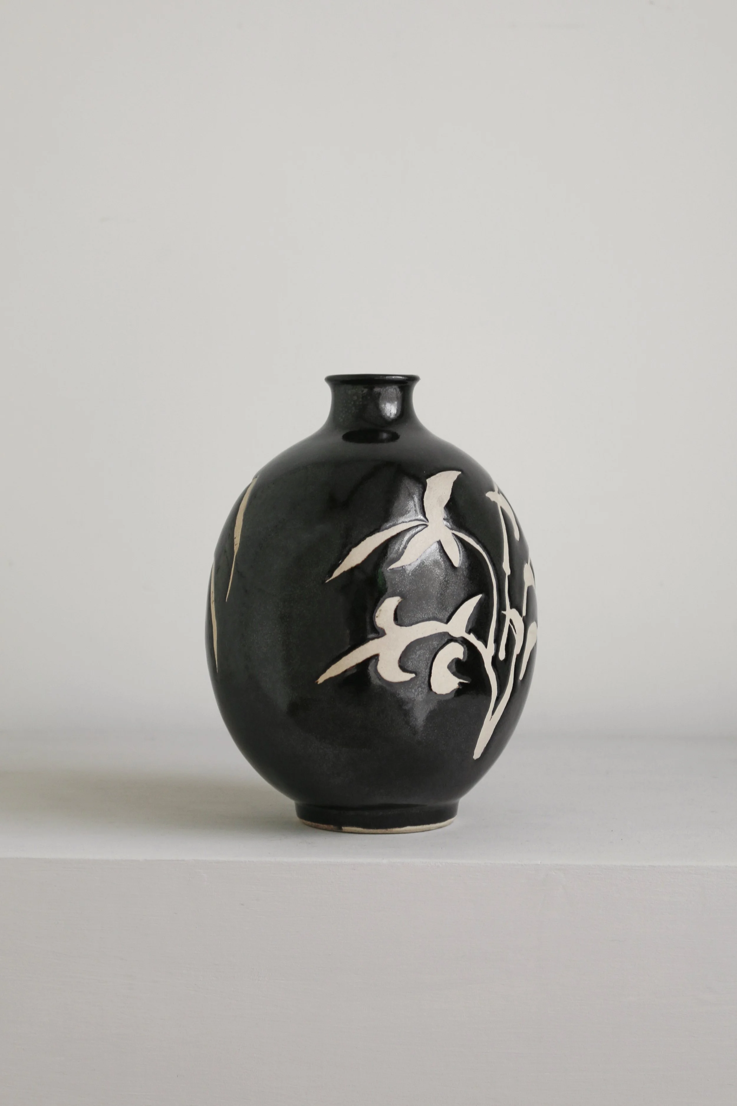 Japanese floral motif vase (1 of 1).jpg