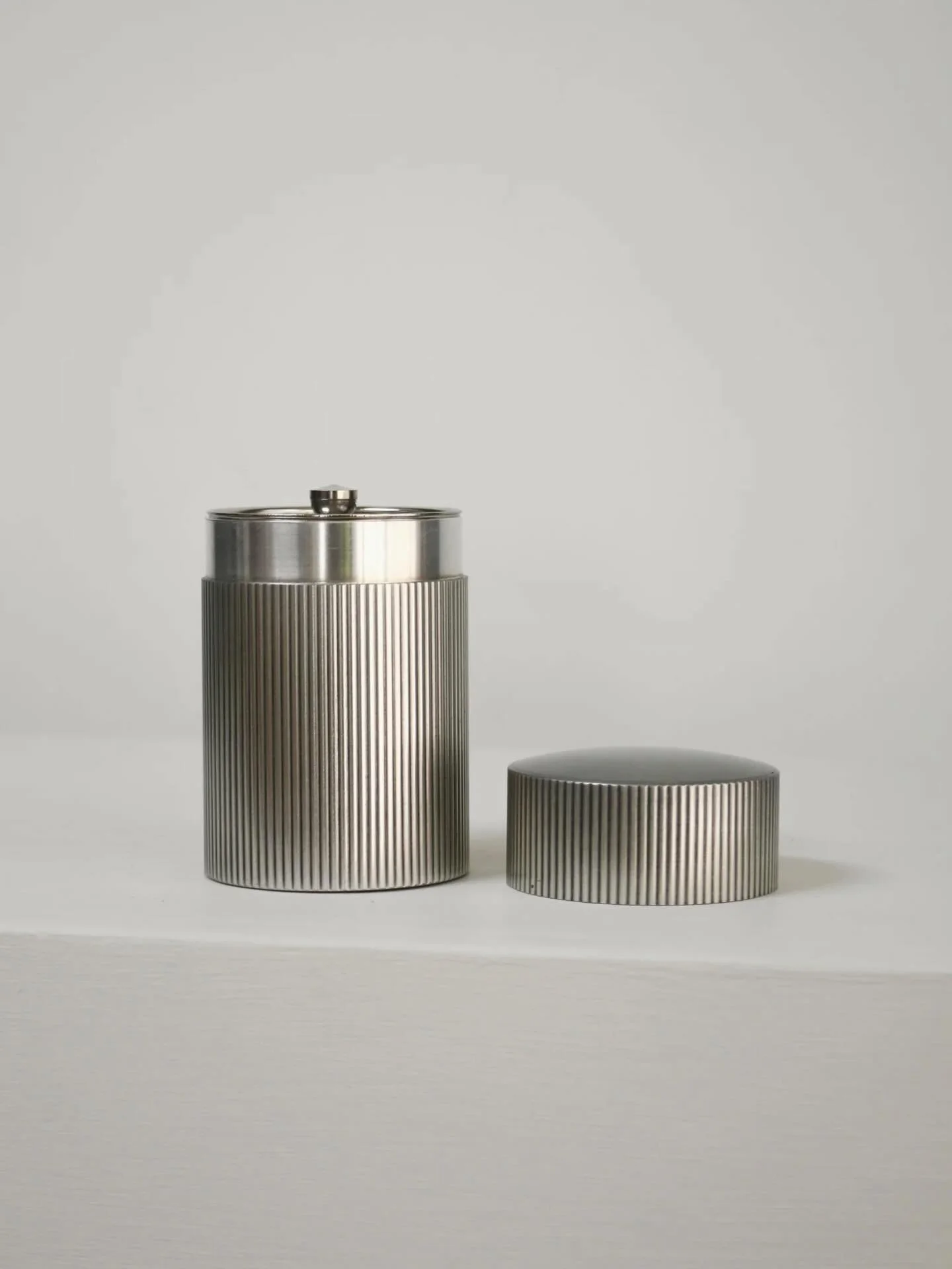 Late 20th century bronze tea caddy (chazutsu) by Zuiho.

Cast with a vertical fluted body, reflecting the metalworking traditions of Takaoka and the rituals of the Japanese tea ceremony.

Available online.