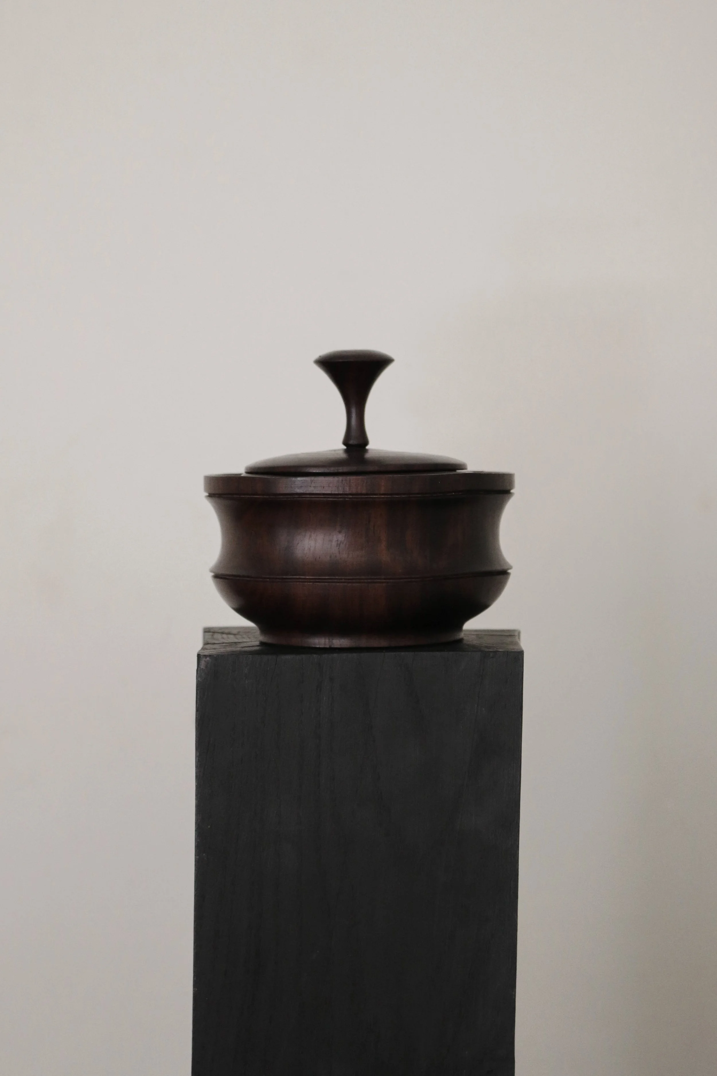 Vintage Rosewood Turned Lidded Pot (1 of 5).jpg