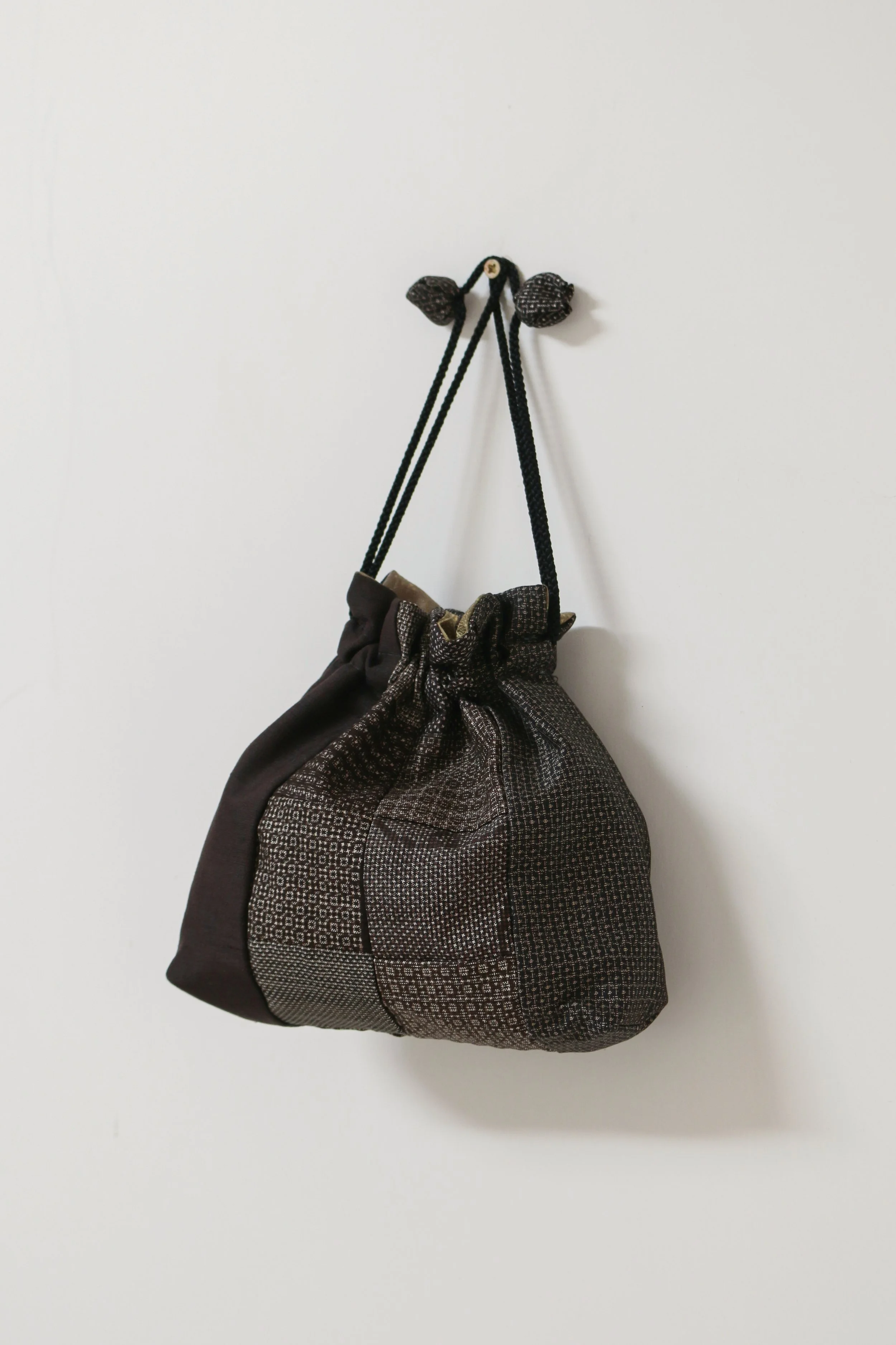 Japanese Silk Kinchaku Pouch Bag Oshima Tsumugi -1.jpg