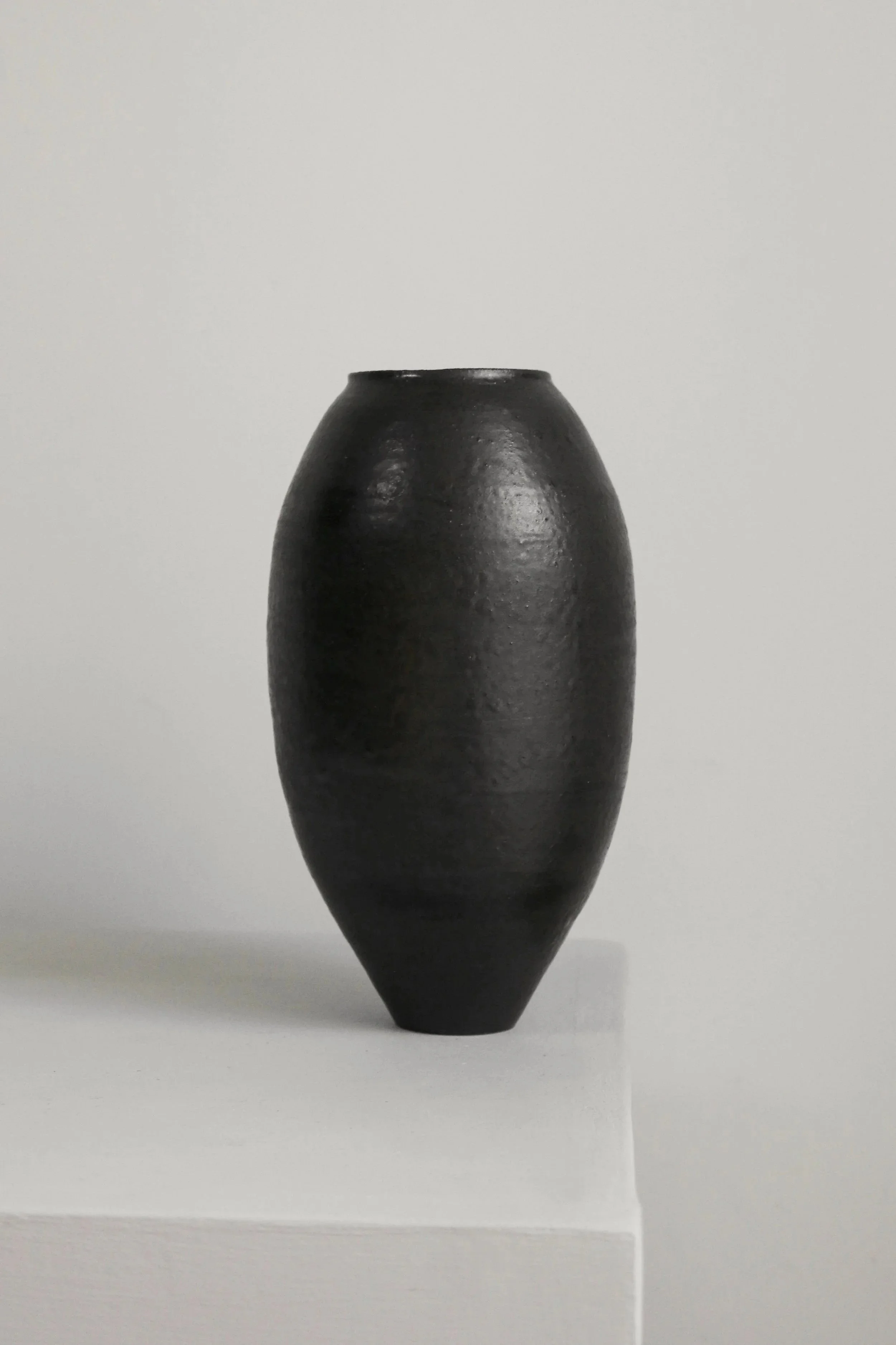 Black Ovoid Vase | aoe