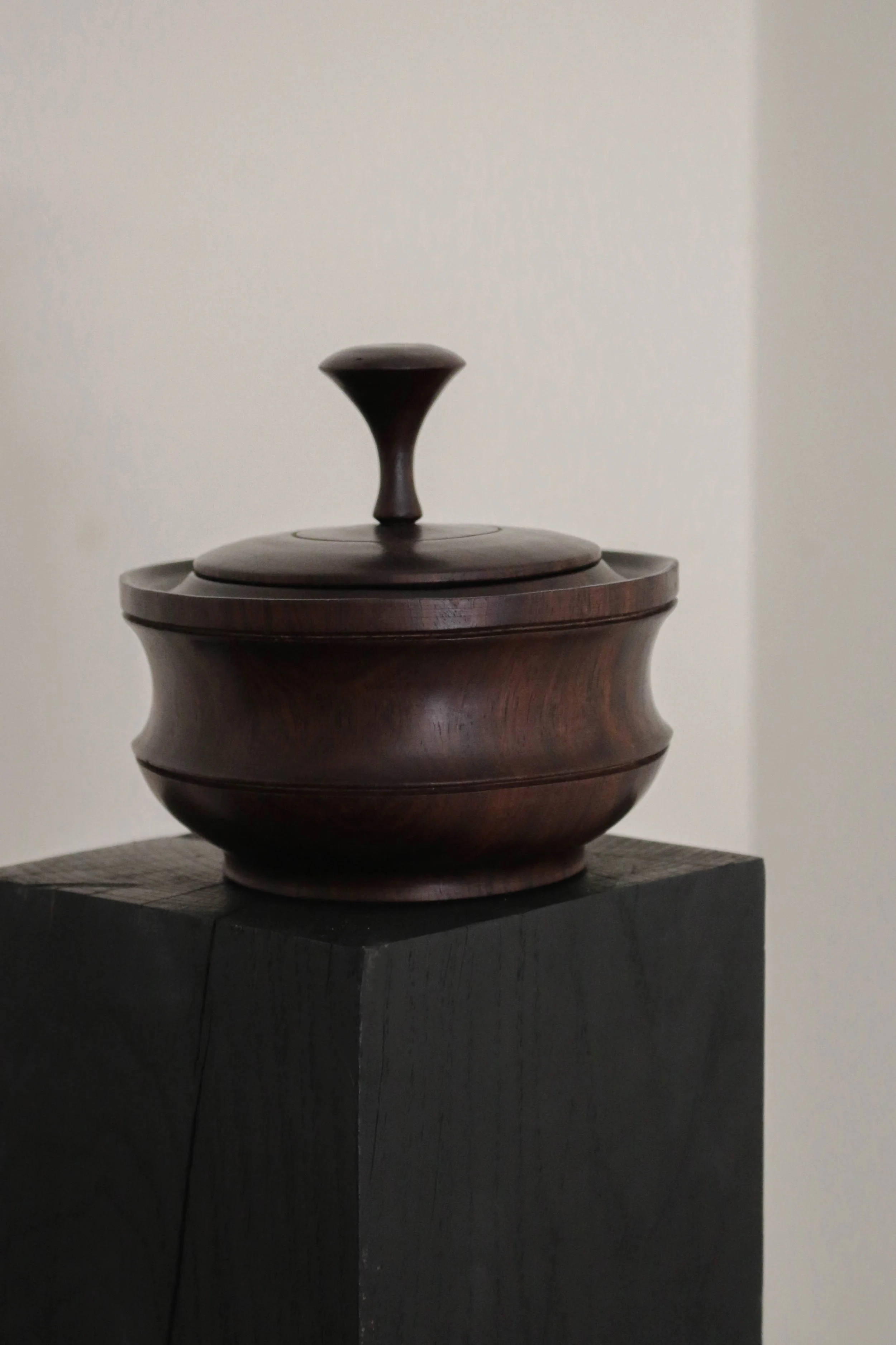 Vintage Rosewood Turned Lidded Pot (2 of 5).jpg