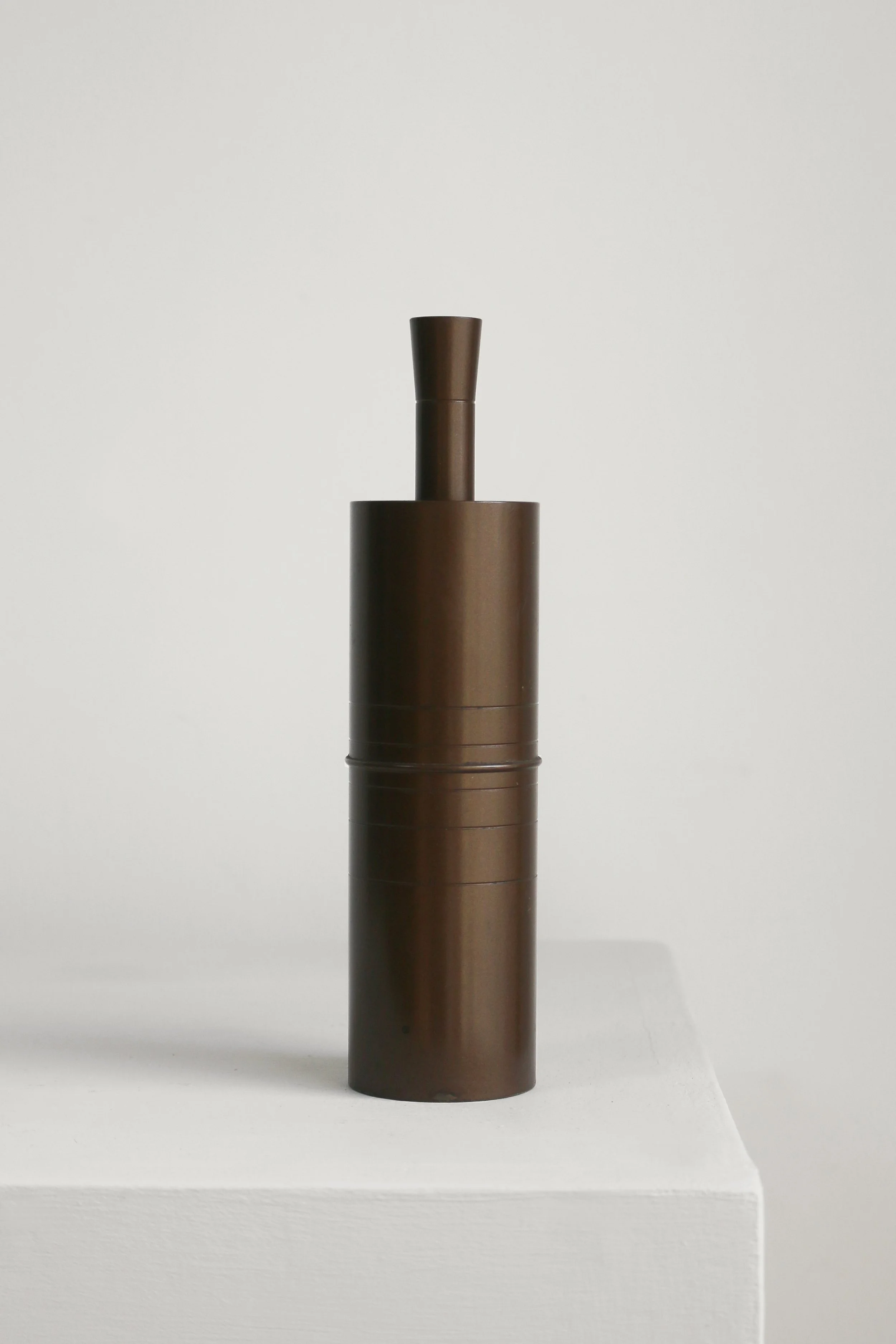 Bronze Vase by Hasuda Shugoro (1 of 1).jpg