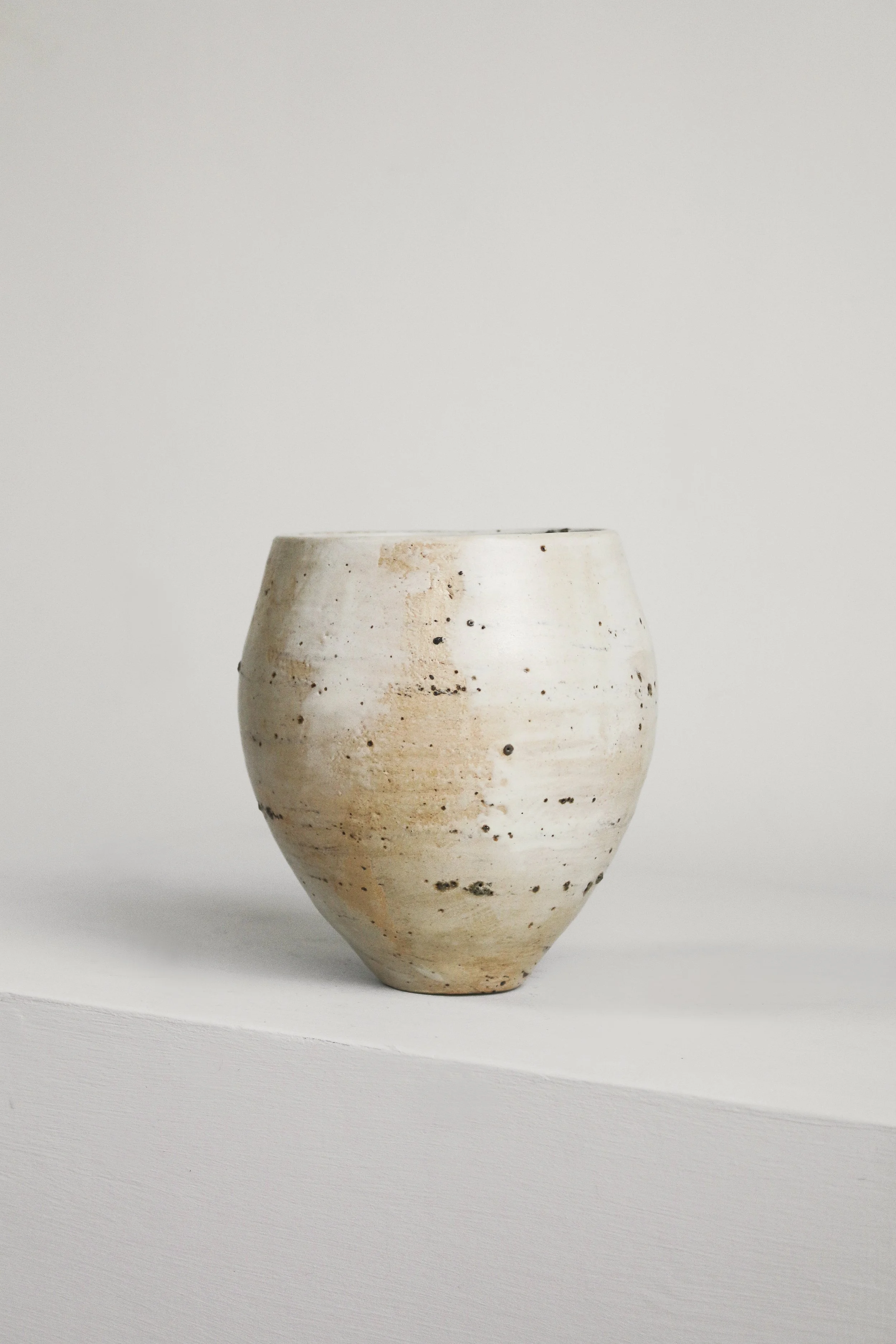 Texture fleck pottery vase (1 of 1).jpg