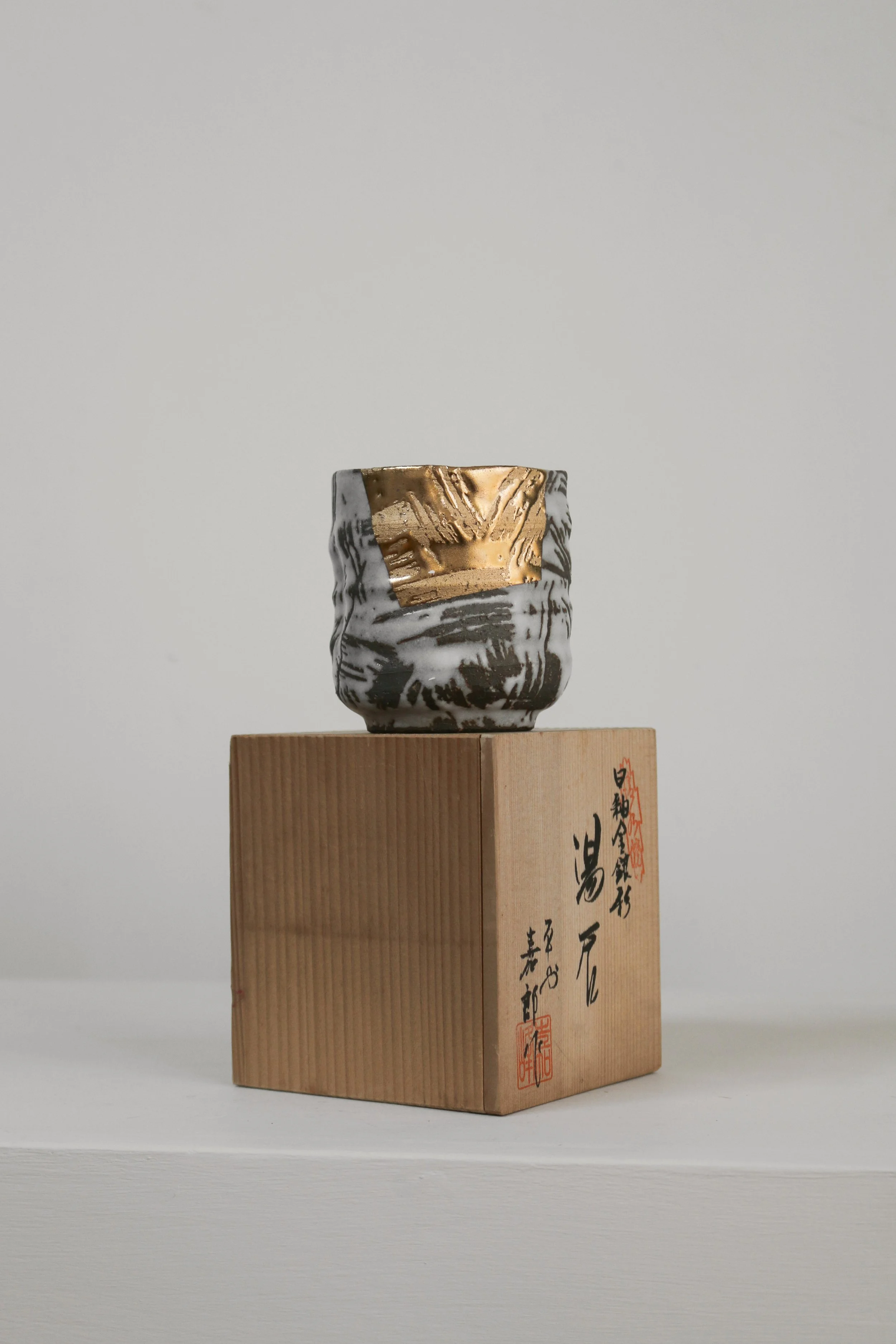 Japanese Gold and Silver Leaf Yunomi cup-8.jpg